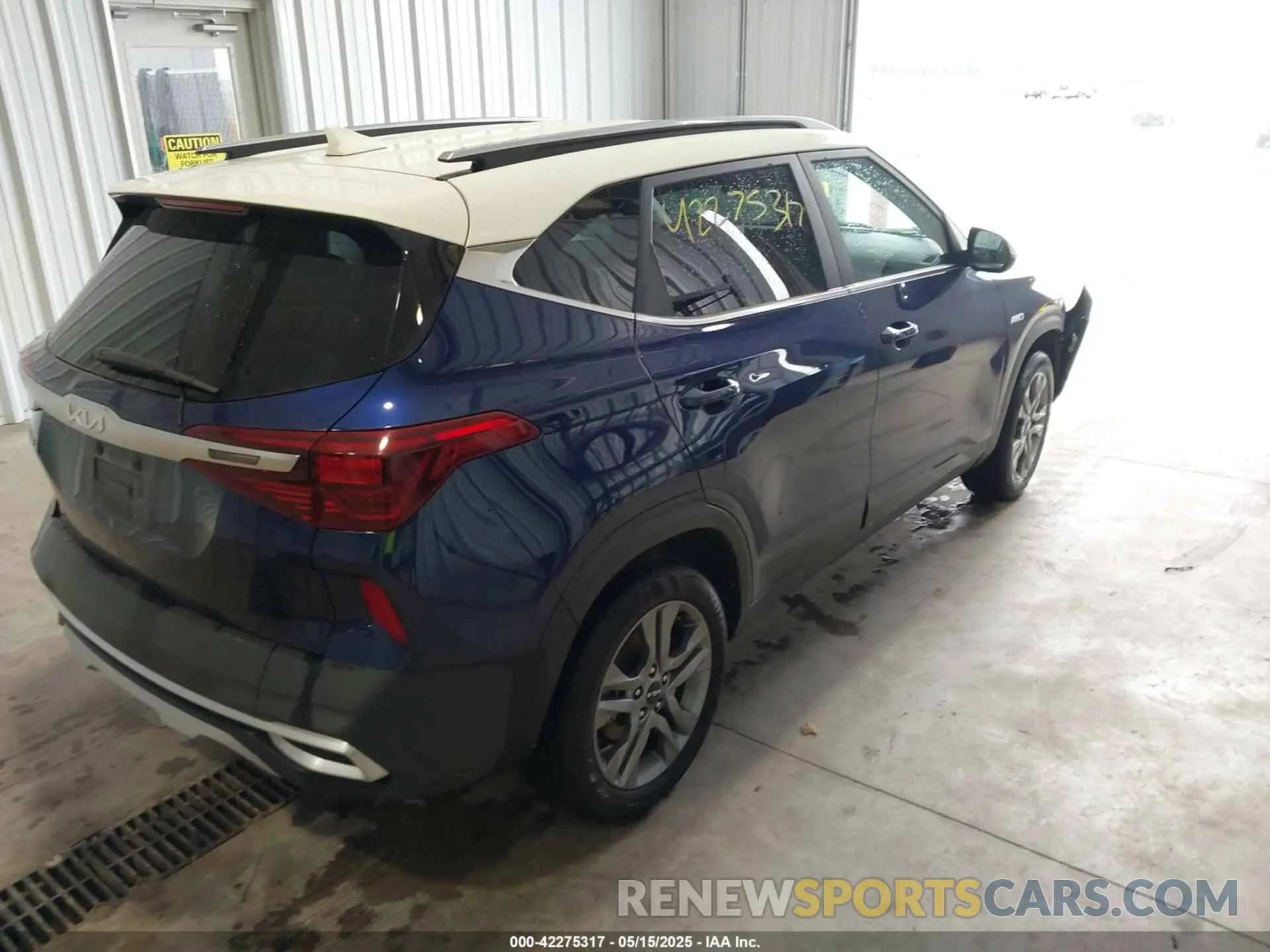 4 Фотография поврежденного автомобиля KNDEUCAA2P7439964 KIA SELTOS 2023
