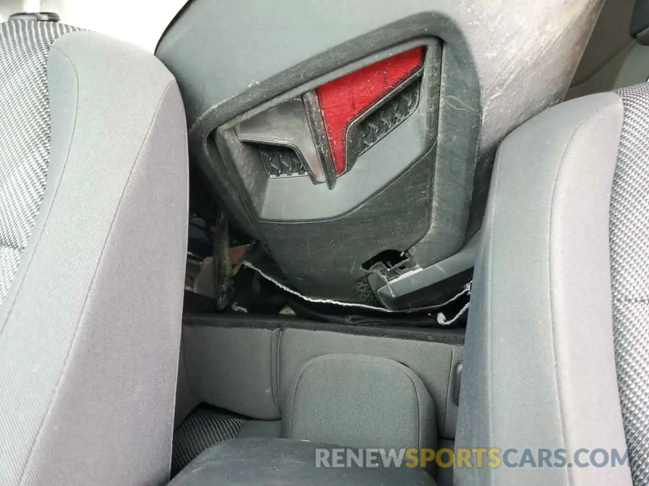 10 Photograph of a damaged car KNDEPCAA2R7550119 KIA SELTOS 2024
