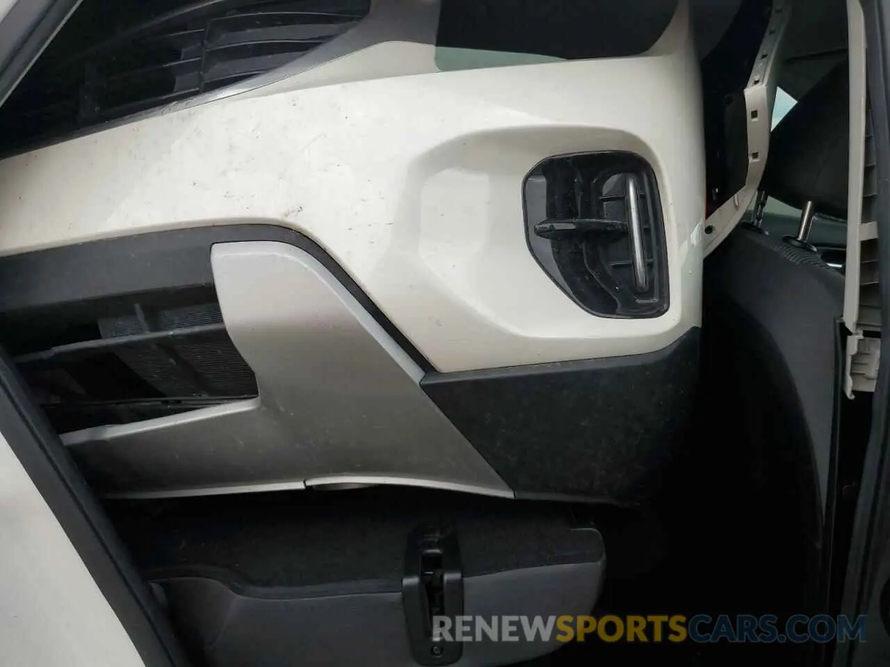 11 Photograph of a damaged car KNDEPCAA2R7550119 KIA SELTOS 2024