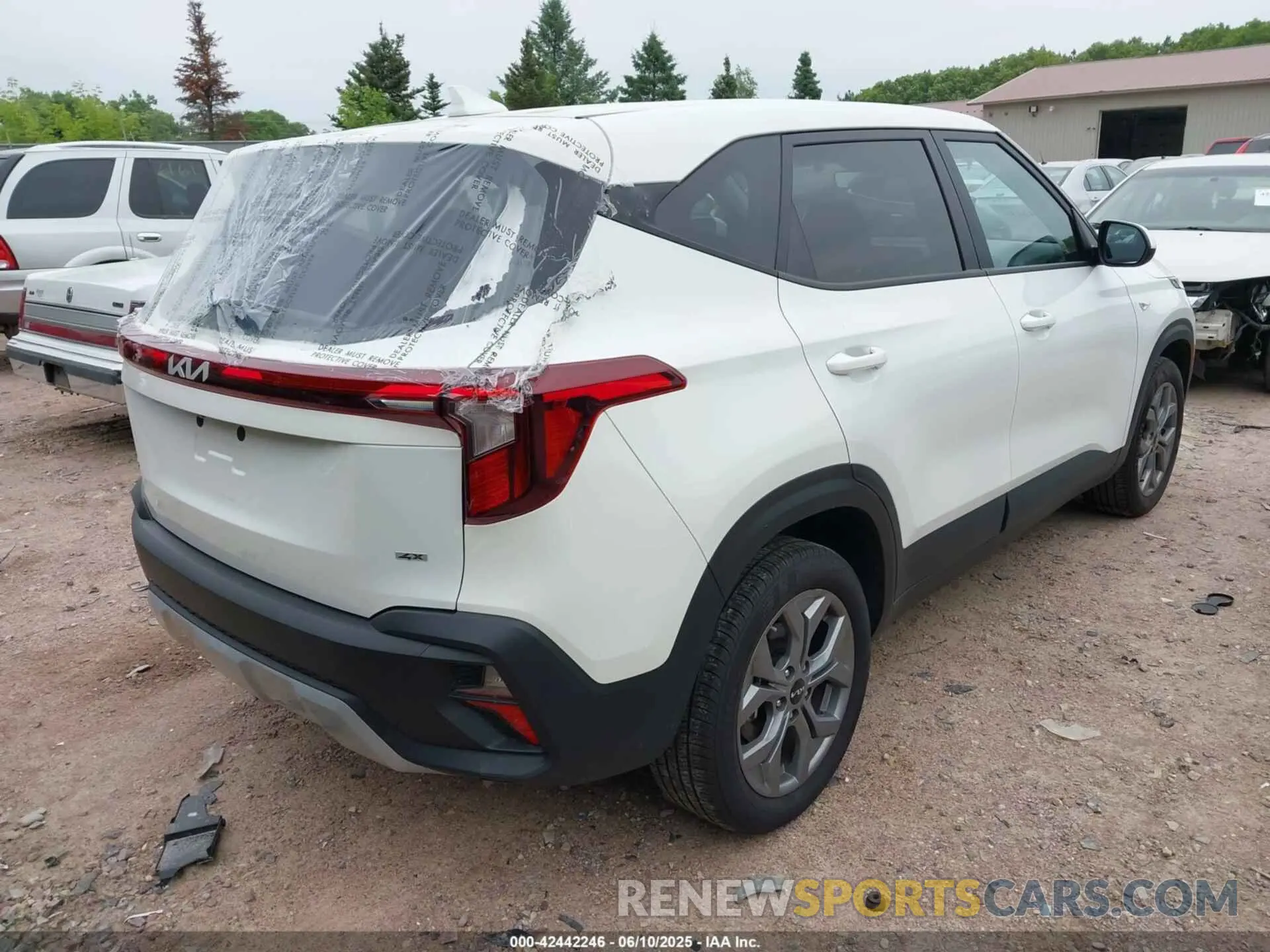 4 Photograph of a damaged car KNDEPCAA4R7479151 KIA SELTOS 2024