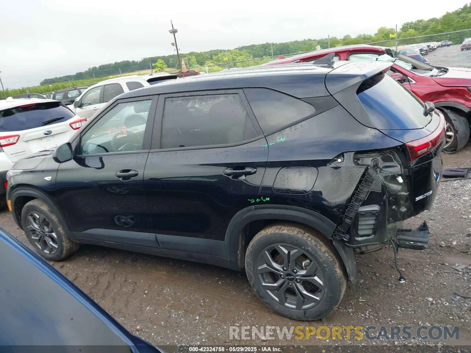 14 Photograph of a damaged car KNDEPCAA5R7667130 KIA SELTOS 2024
