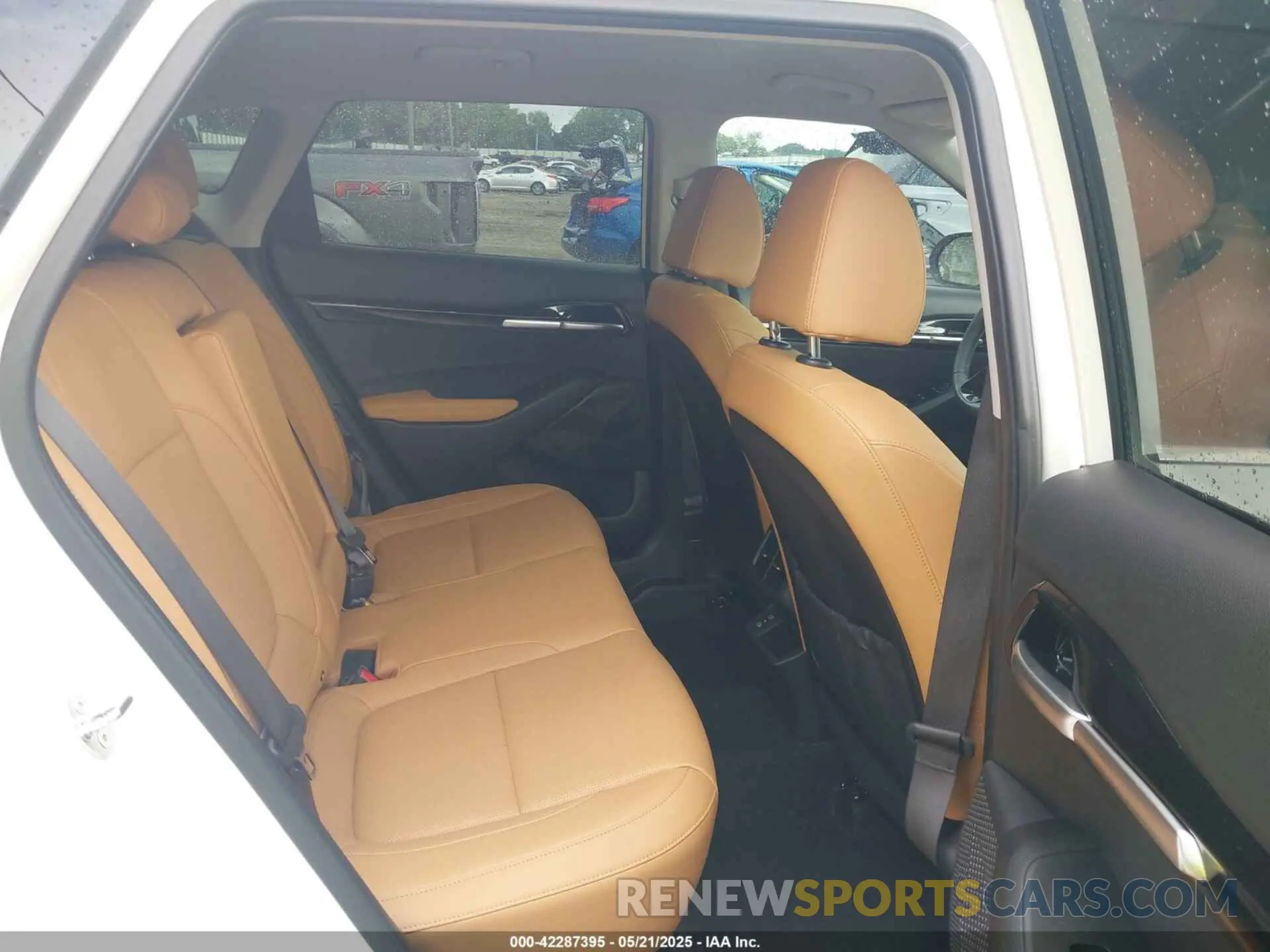 8 Фотография поврежденного автомобиля KNDER2AA4R7637413 KIA SELTOS 2024