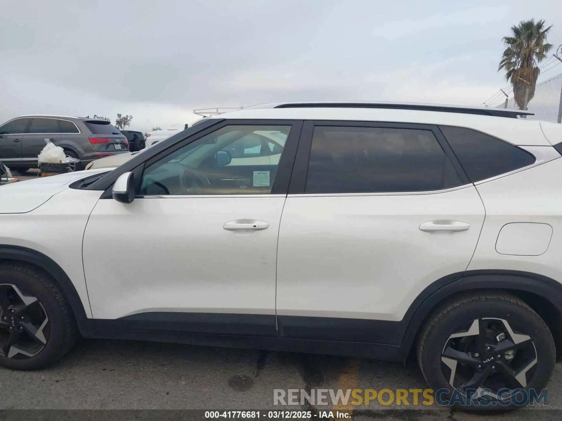 14 Photograph of a damaged car KNDER2AA6R7636179 KIA SELTOS 2024