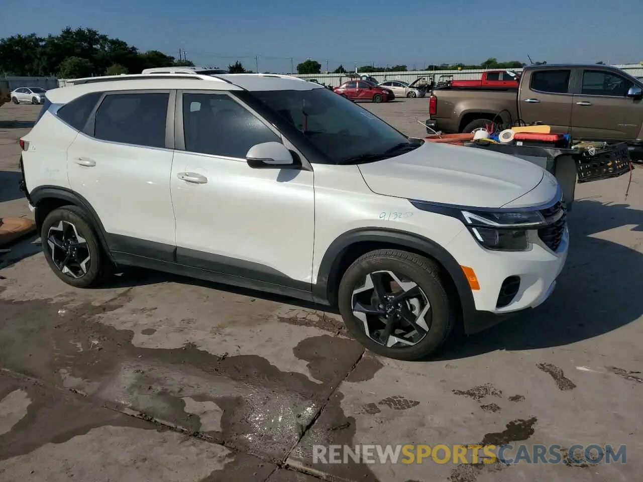 4 Фотография поврежденного автомобиля KNDER2AA7R7595559 KIA SELTOS 2024