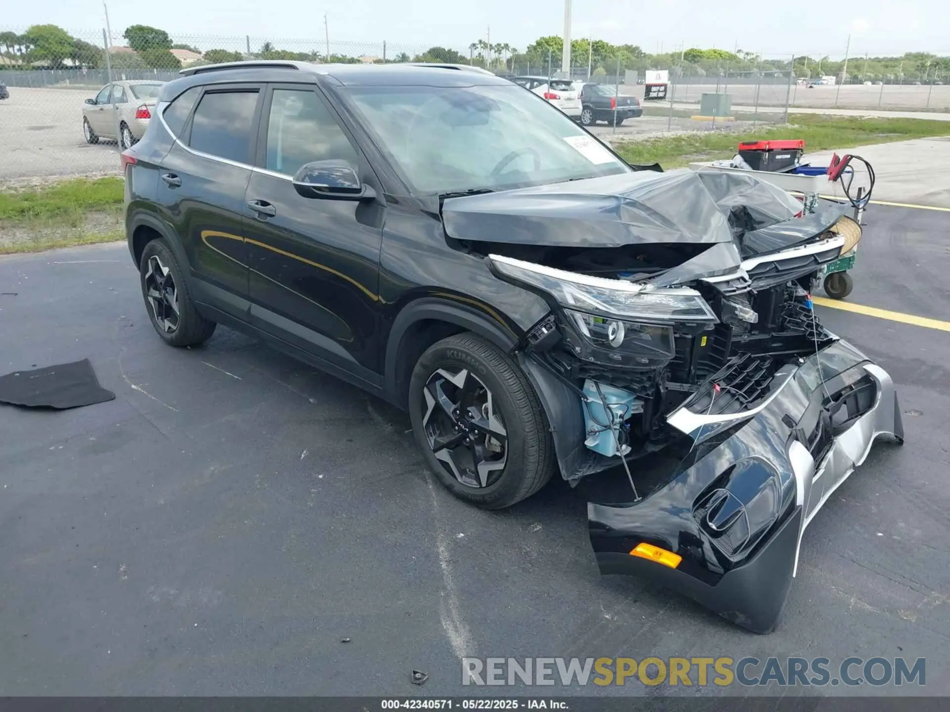 1 Photograph of a damaged car KNDER2AA8R7636670 KIA SELTOS 2024