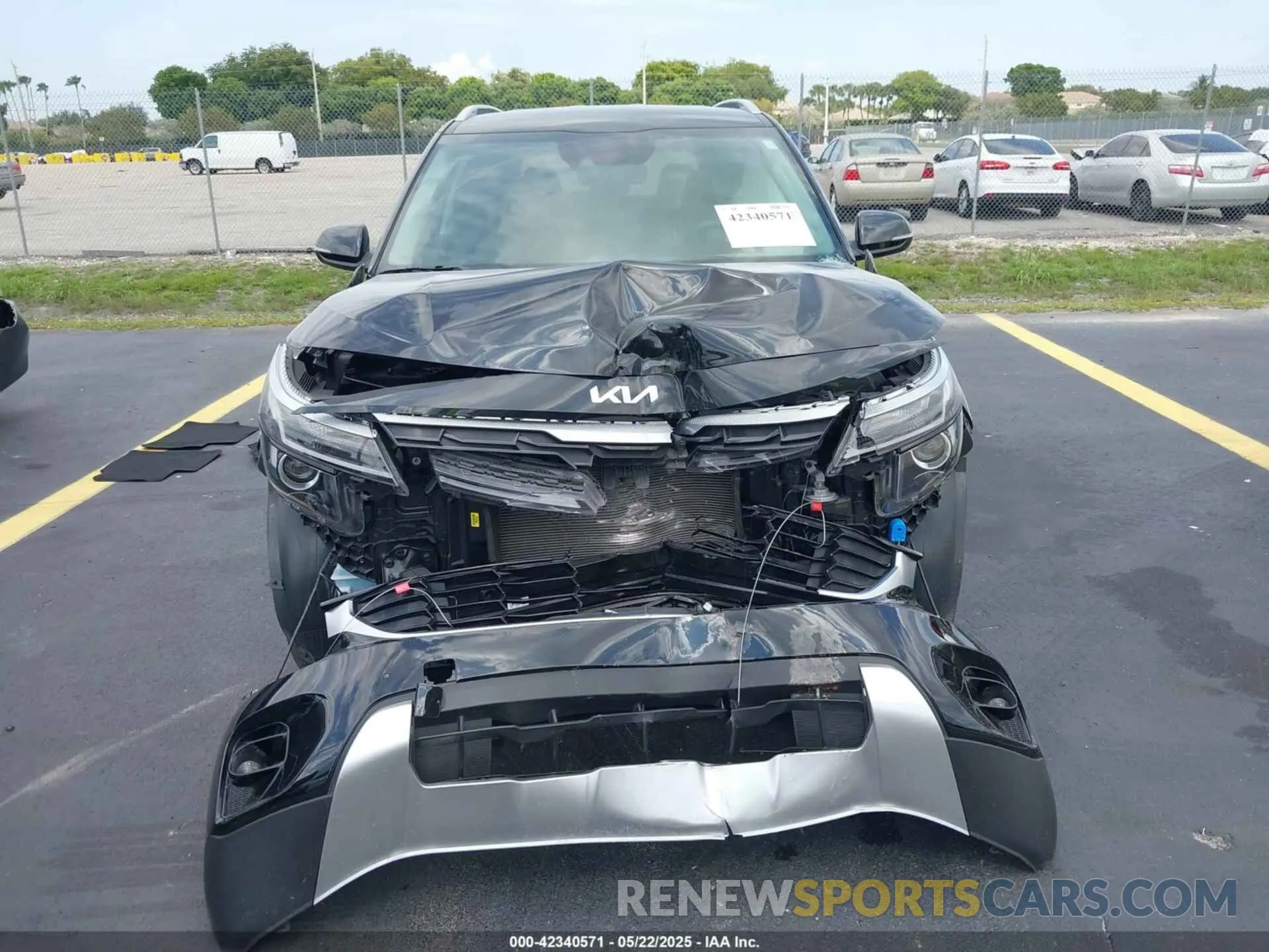 12 Photograph of a damaged car KNDER2AA8R7636670 KIA SELTOS 2024