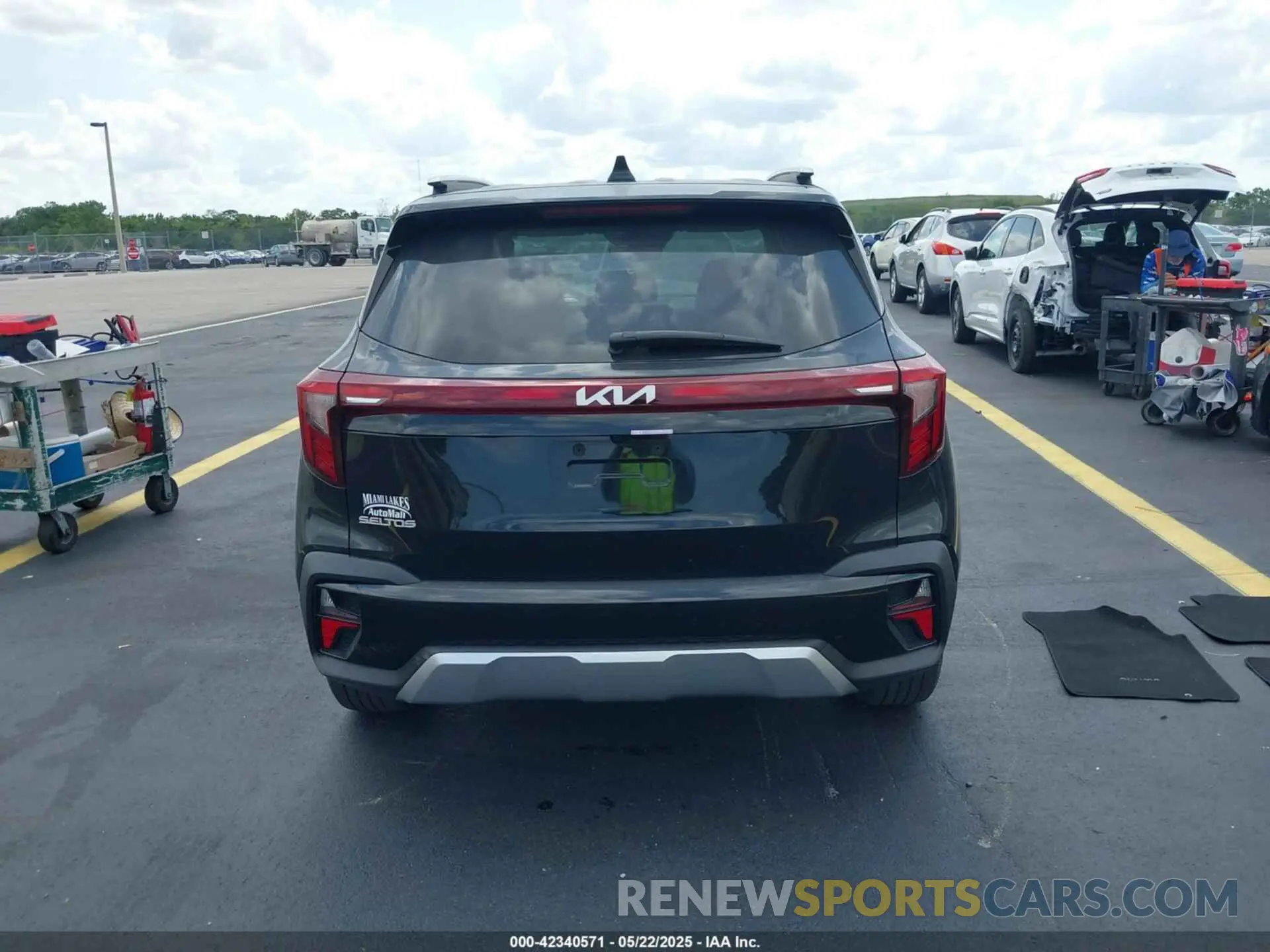 16 Photograph of a damaged car KNDER2AA8R7636670 KIA SELTOS 2024