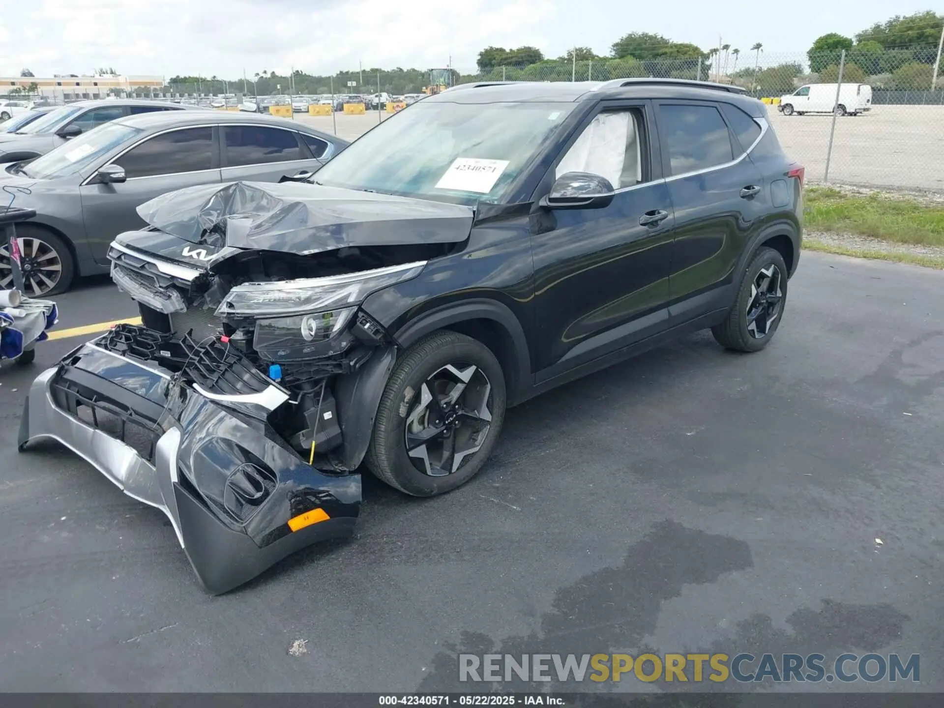 2 Photograph of a damaged car KNDER2AA8R7636670 KIA SELTOS 2024