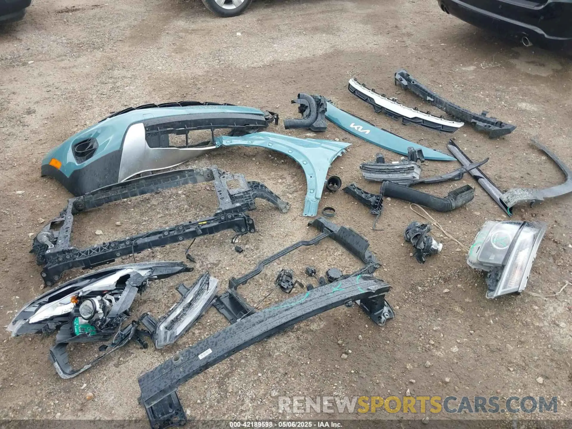 12 Photograph of a damaged car KNDER2AA9R7481398 KIA SELTOS 2024