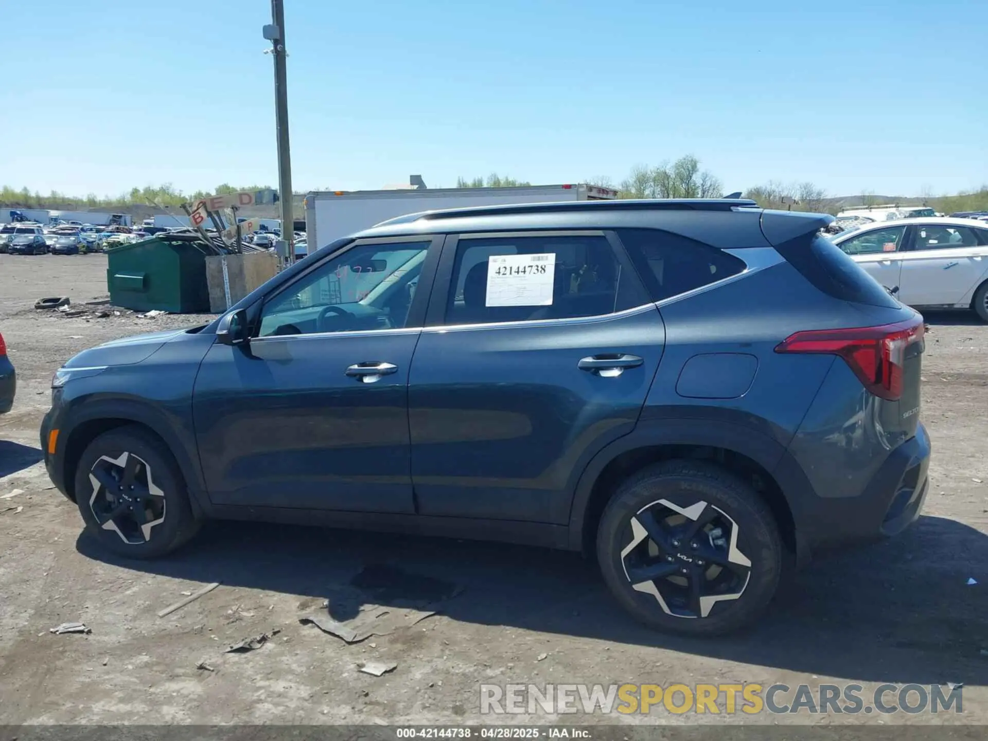 14 Photograph of a damaged car KNDERCAA1R7577337 KIA SELTOS 2024