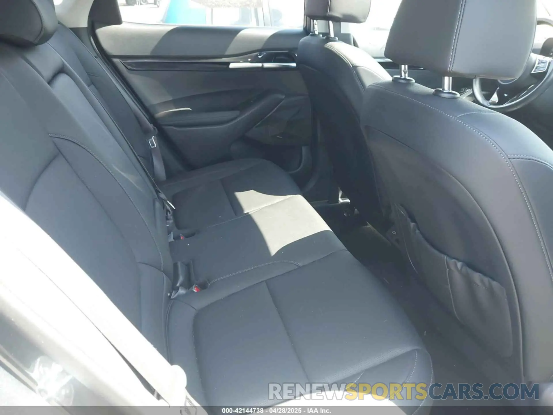 8 Photograph of a damaged car KNDERCAA1R7577337 KIA SELTOS 2024