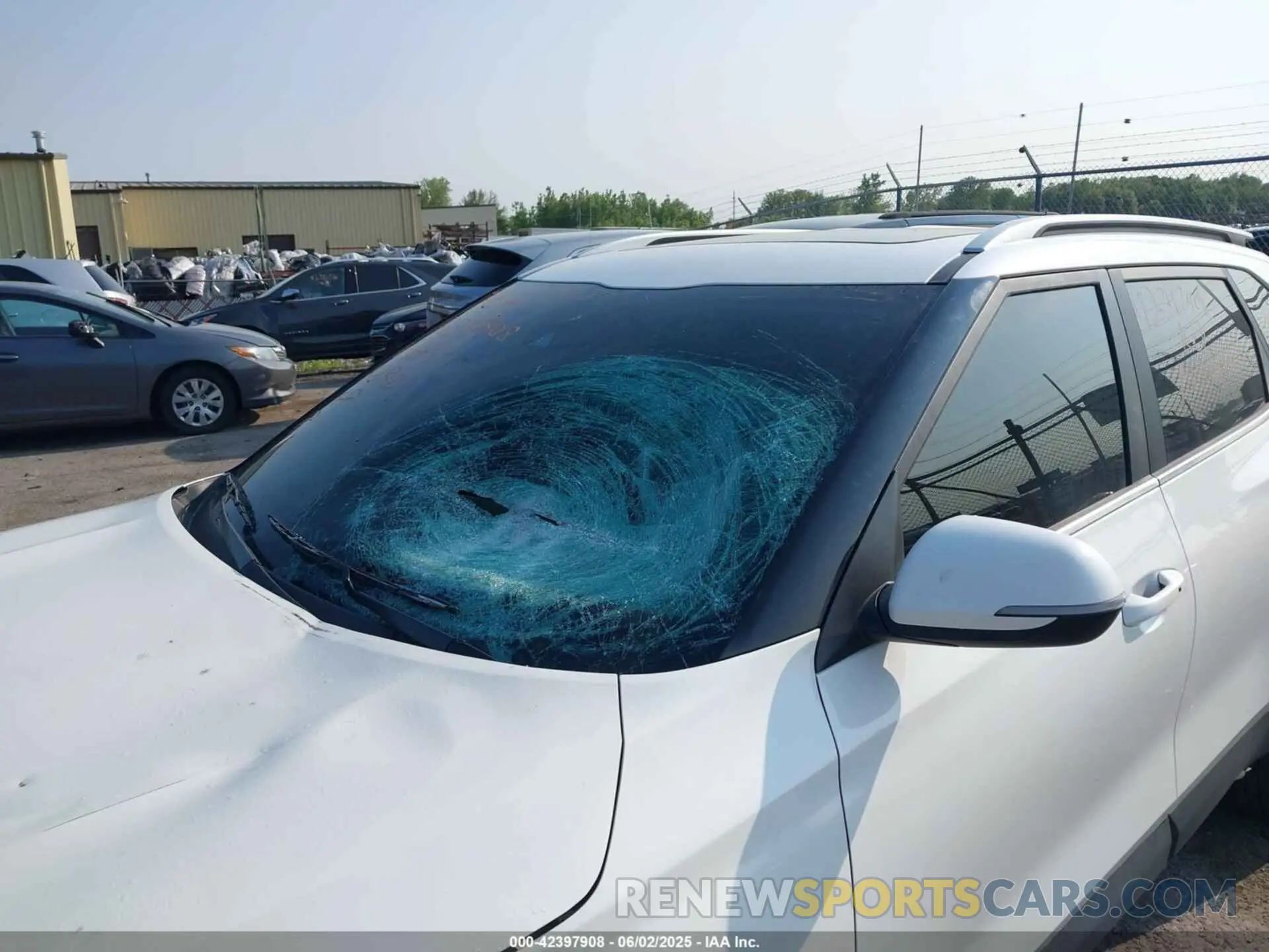 17 Photograph of a damaged car KNDERCAA2R7551667 KIA SELTOS 2024