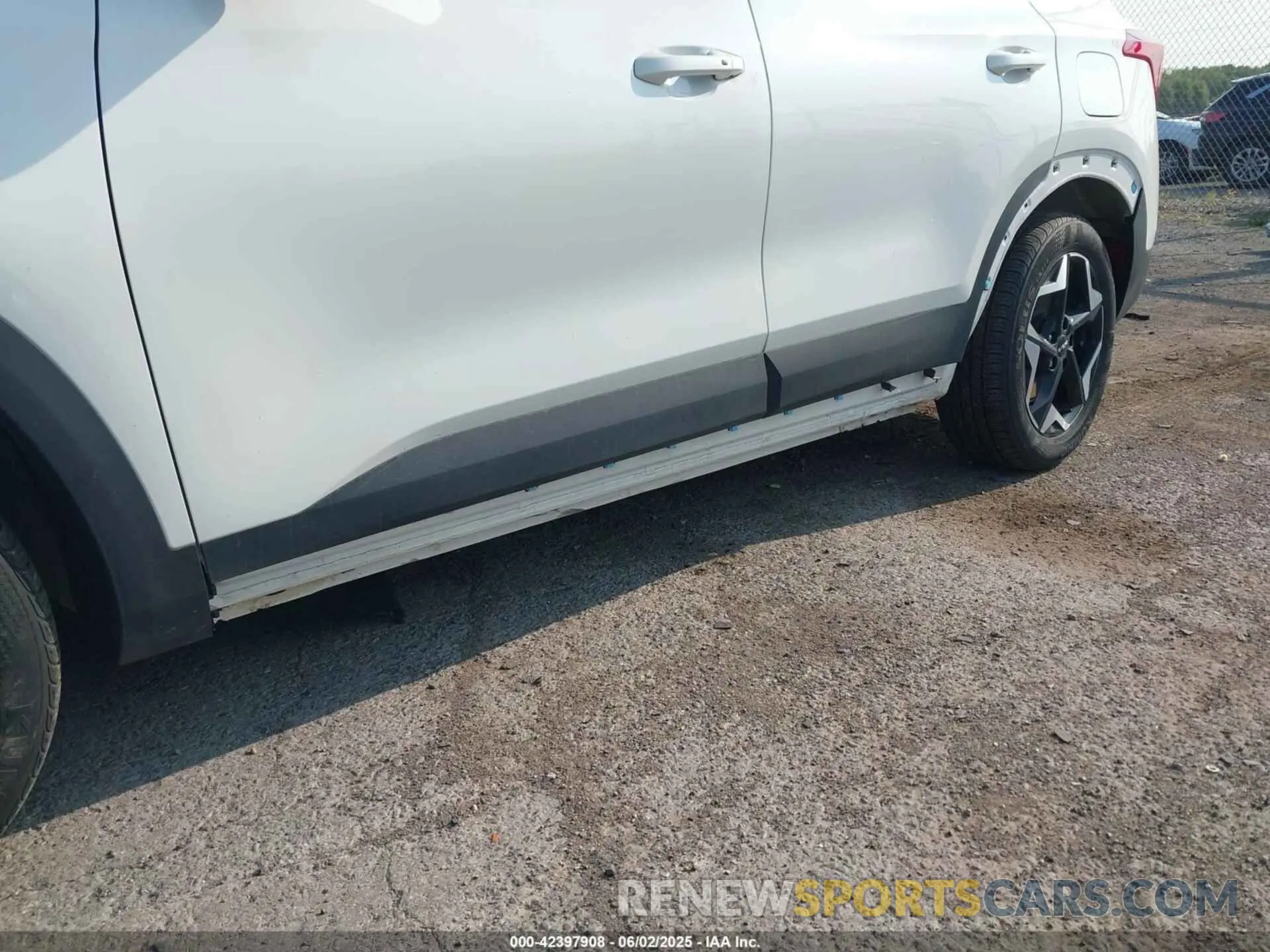 18 Photograph of a damaged car KNDERCAA2R7551667 KIA SELTOS 2024