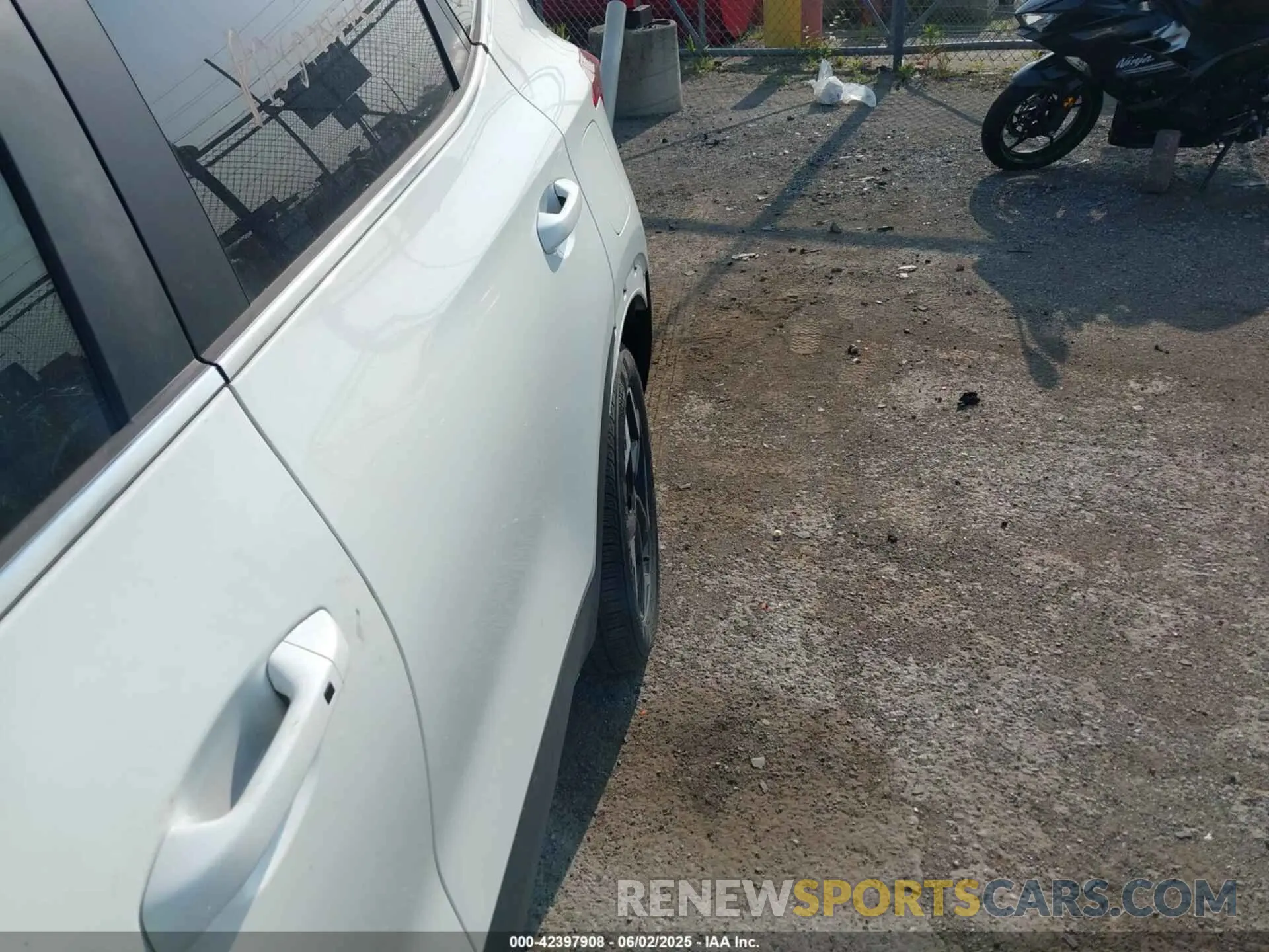 19 Photograph of a damaged car KNDERCAA2R7551667 KIA SELTOS 2024