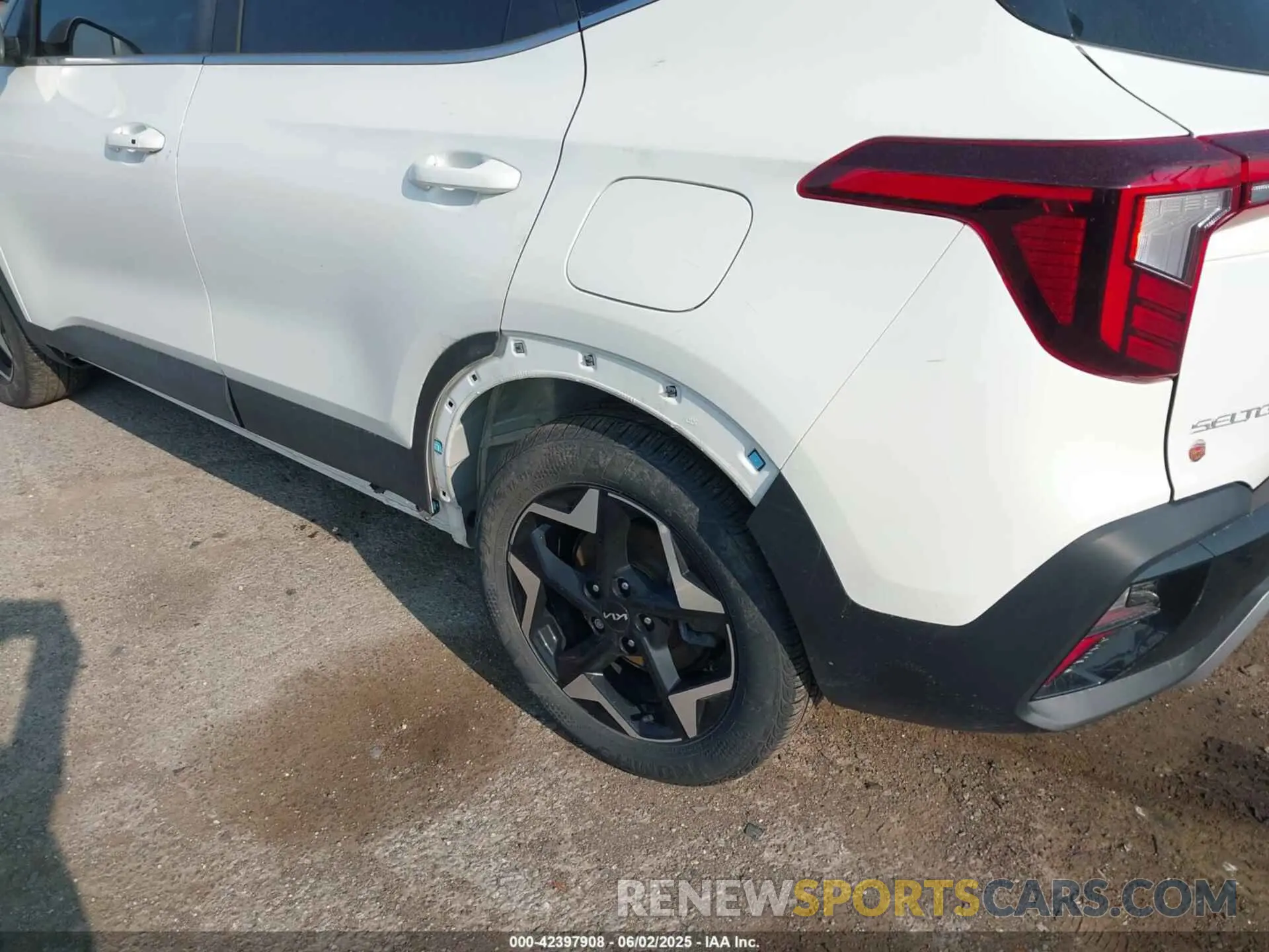 20 Photograph of a damaged car KNDERCAA2R7551667 KIA SELTOS 2024