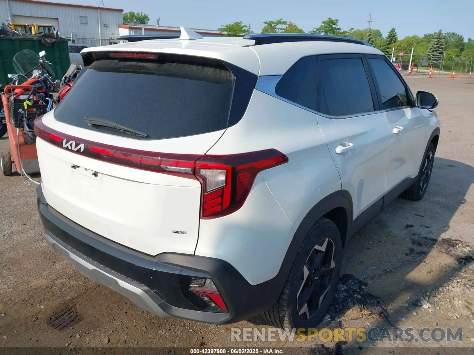 4 Photograph of a damaged car KNDERCAA2R7551667 KIA SELTOS 2024