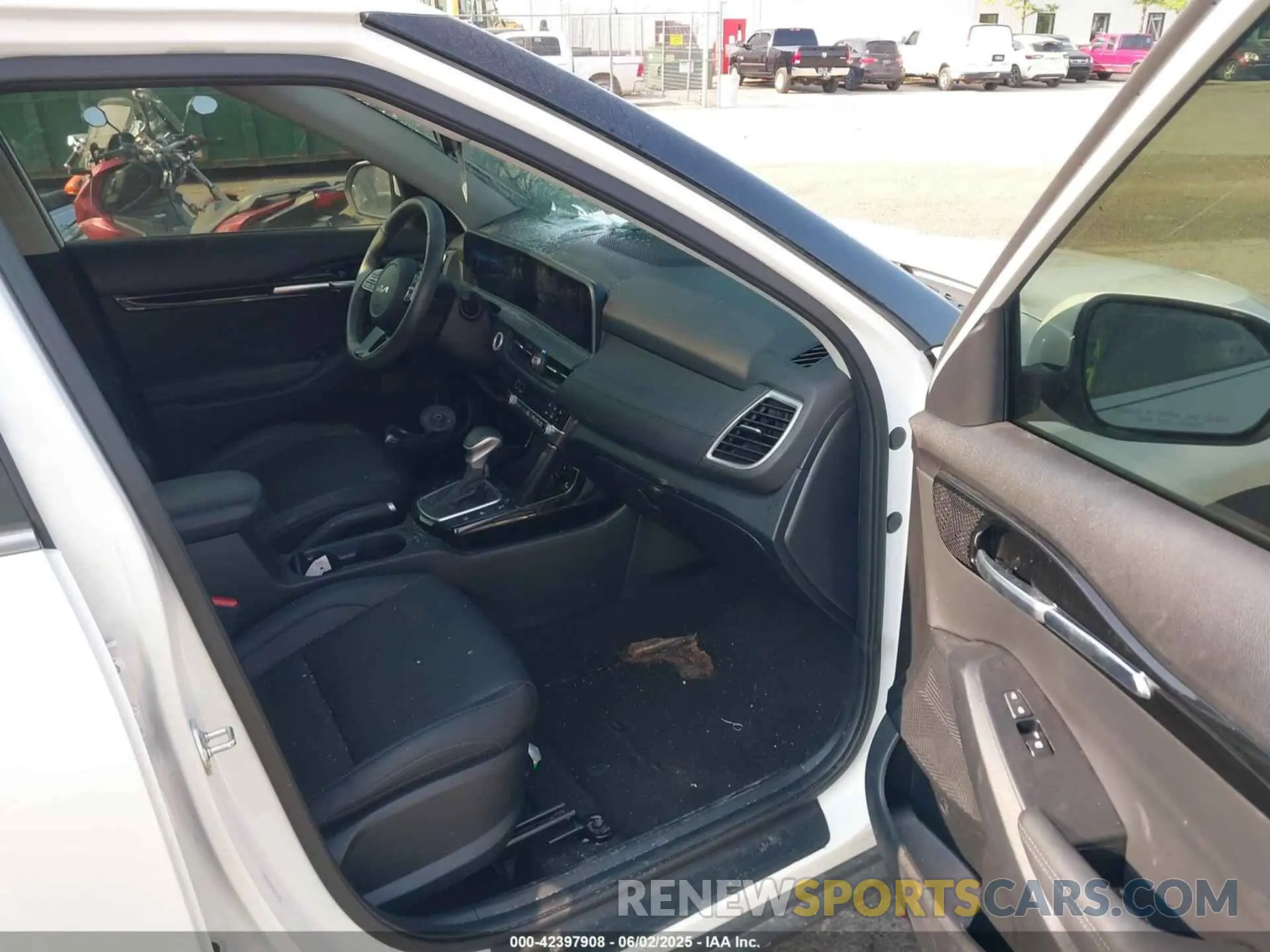 5 Photograph of a damaged car KNDERCAA2R7551667 KIA SELTOS 2024