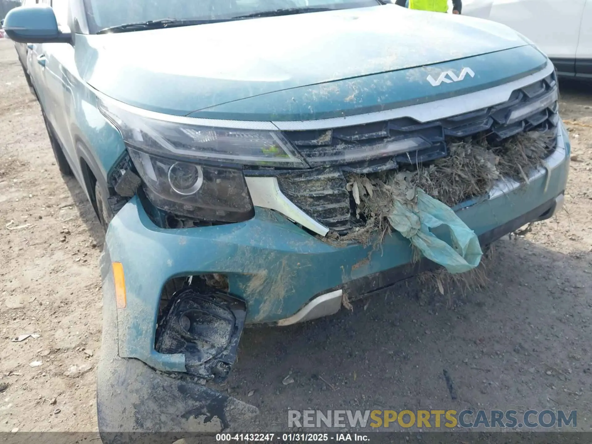 17 Photograph of a damaged car KNDERCAA4R7482254 KIA SELTOS 2024