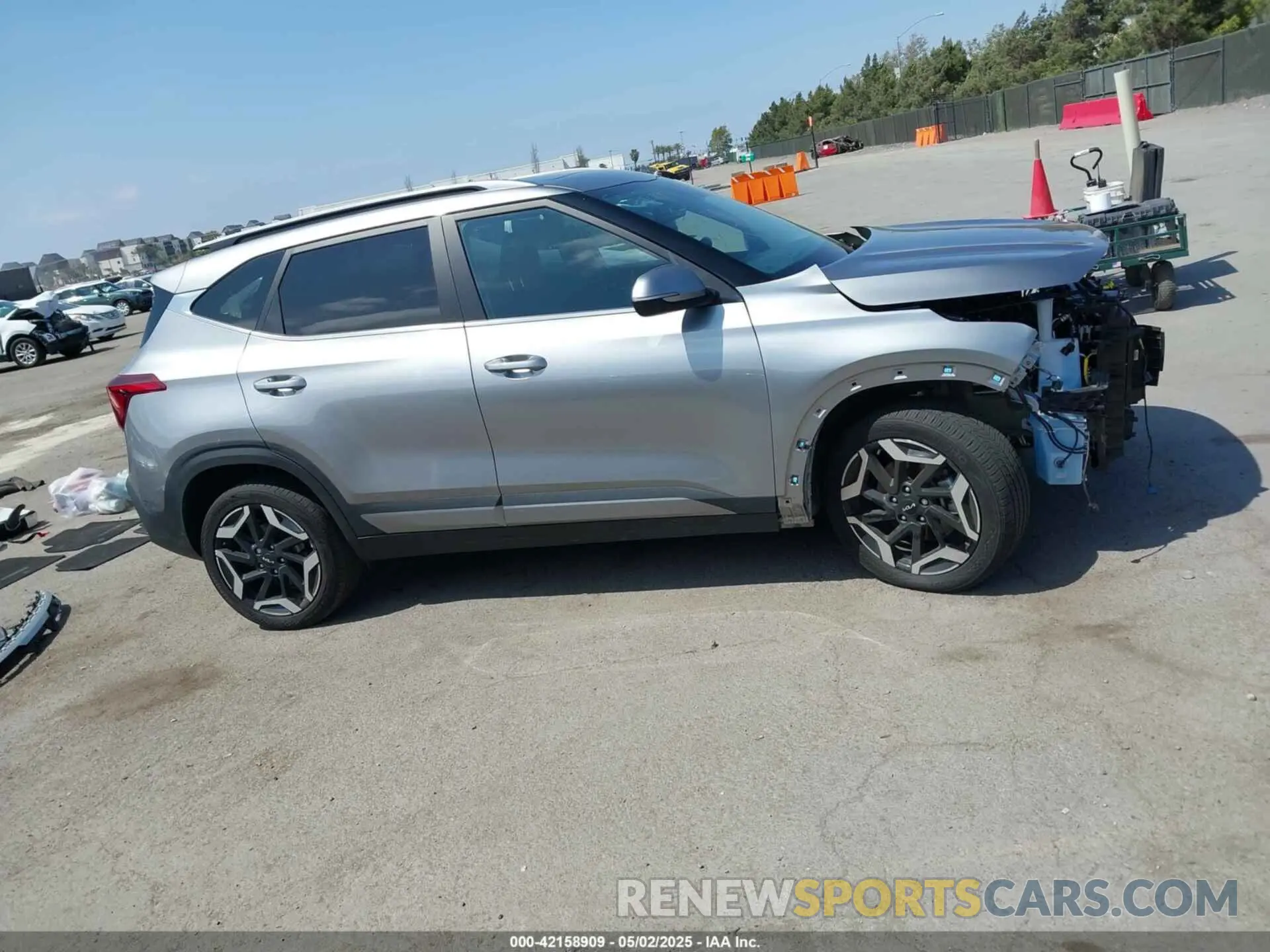 14 Photograph of a damaged car KNDETCA73R7484468 KIA SELTOS 2024