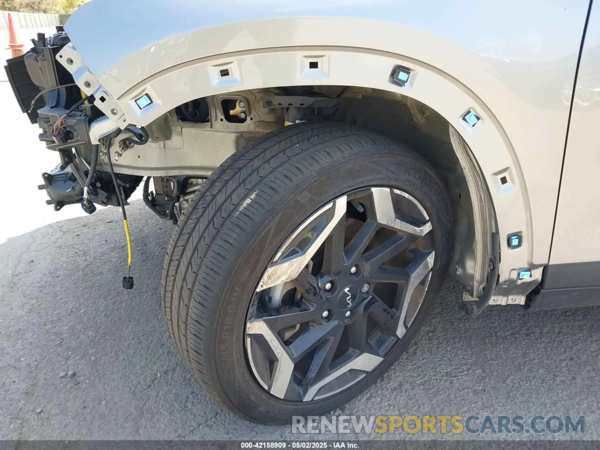19 Photograph of a damaged car KNDETCA73R7484468 KIA SELTOS 2024