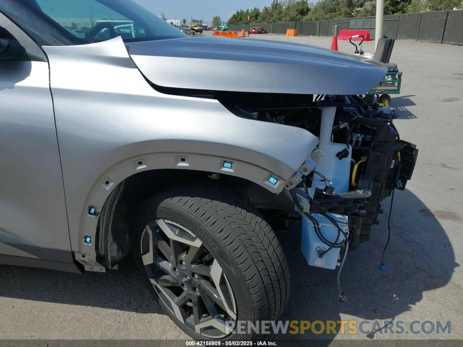 21 Photograph of a damaged car KNDETCA73R7484468 KIA SELTOS 2024