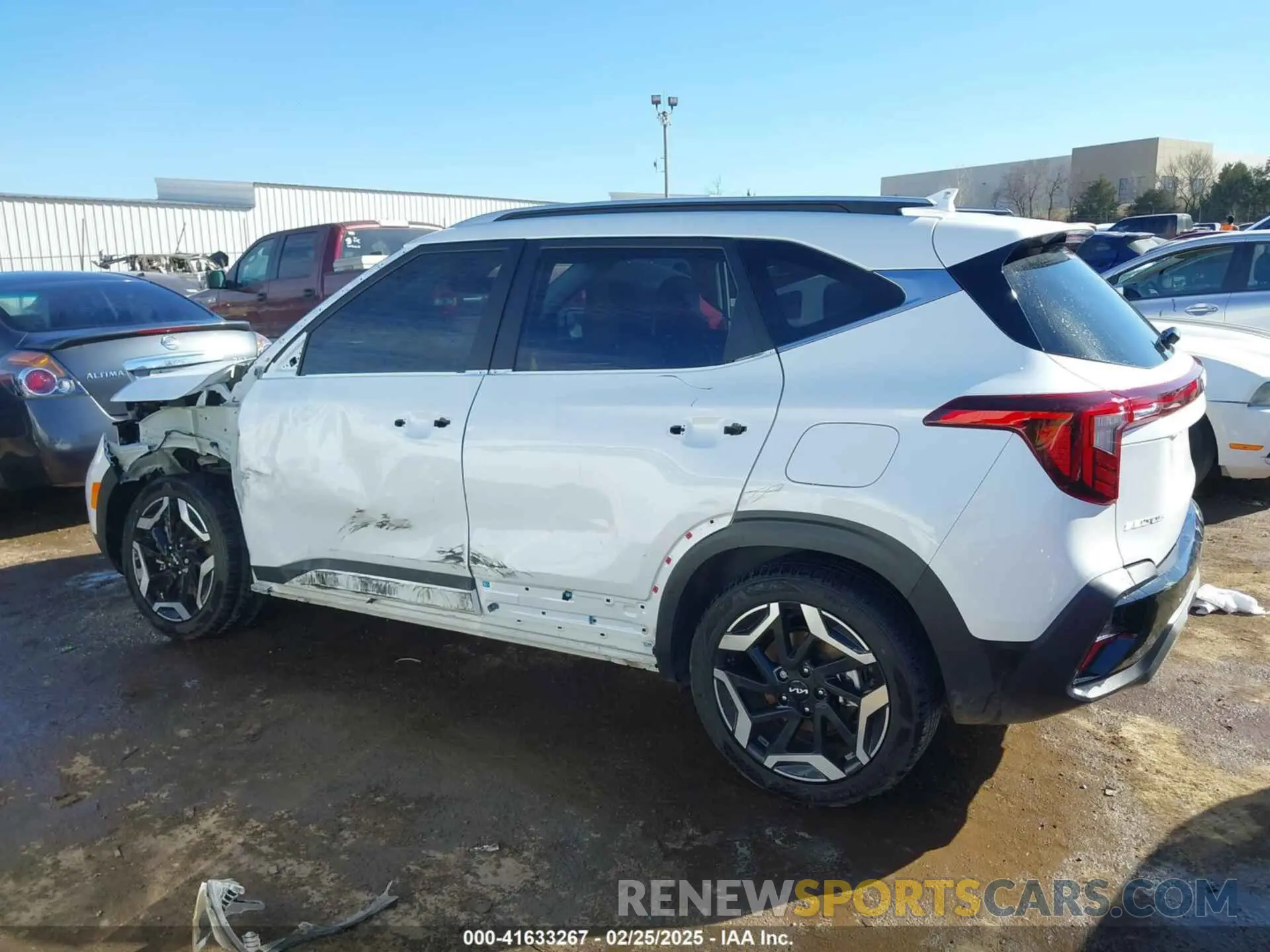 15 Photograph of a damaged car KNDETCA73R7581184 KIA SELTOS 2024