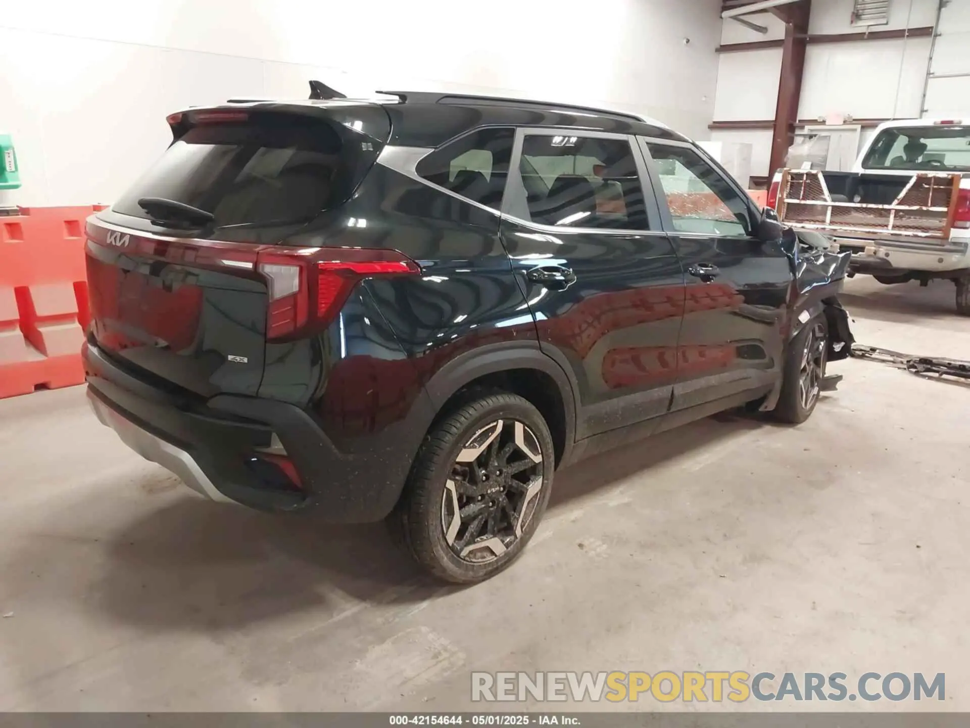 4 Фотография поврежденного автомобиля KNDETCA74R7595790 KIA SELTOS 2024