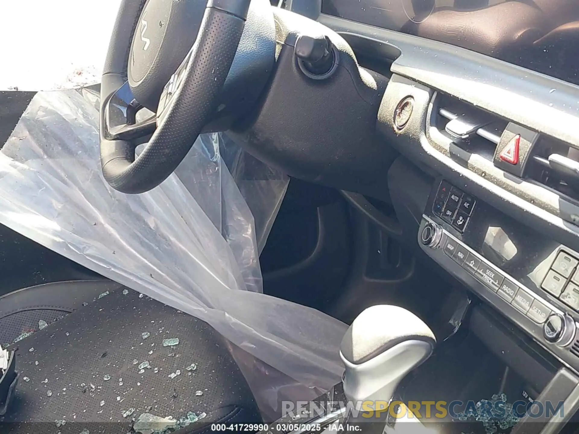 15 Photograph of a damaged car KNDETCA75R7546663 KIA SELTOS 2024