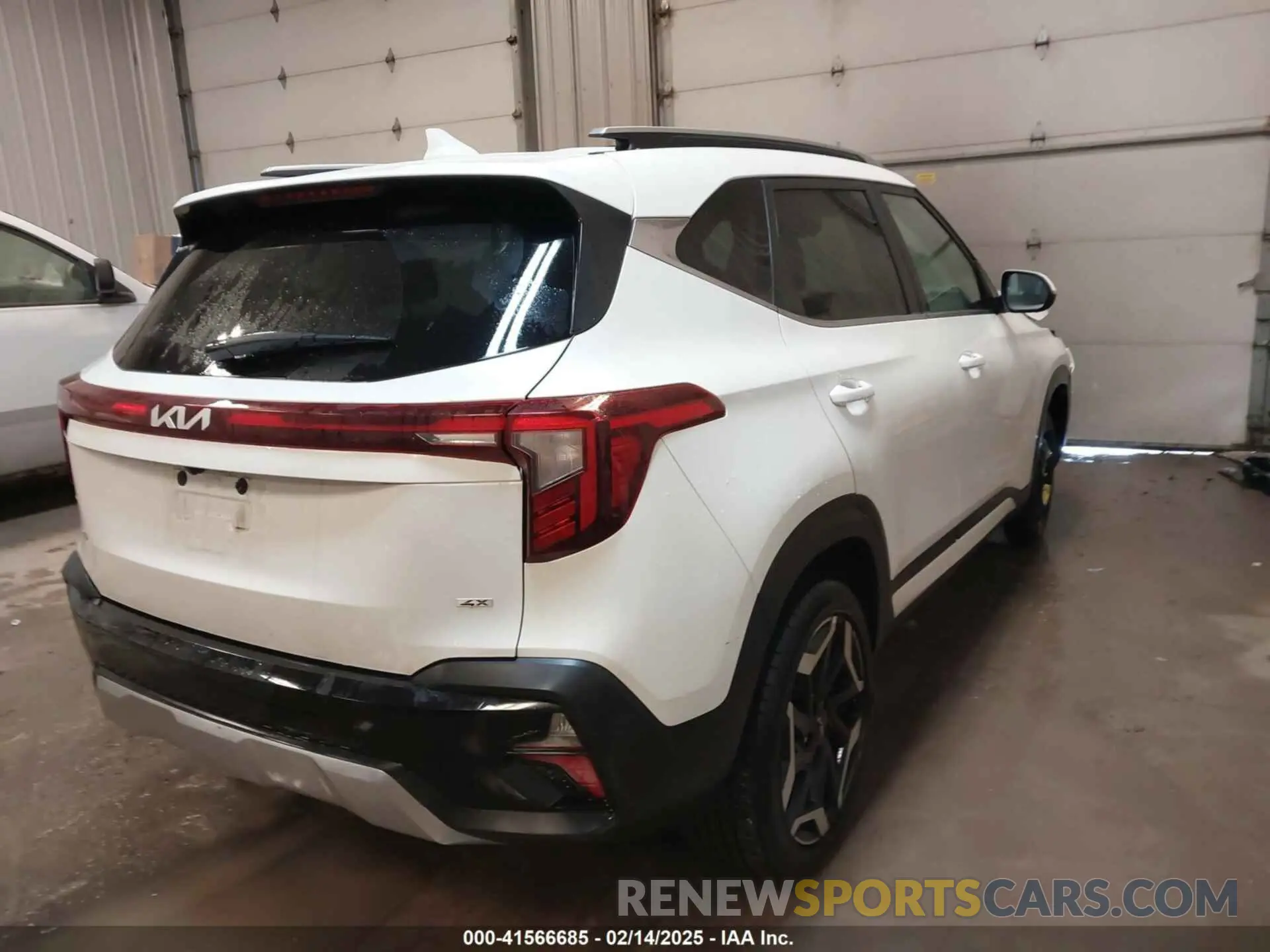 4 Фотография поврежденного автомобиля KNDETCA75R7554830 KIA SELTOS 2024