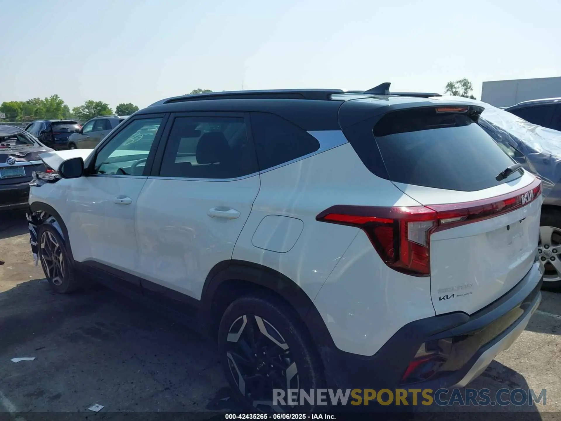 14 Photograph of a damaged car KNDETCA75R7588007 KIA SELTOS 2024