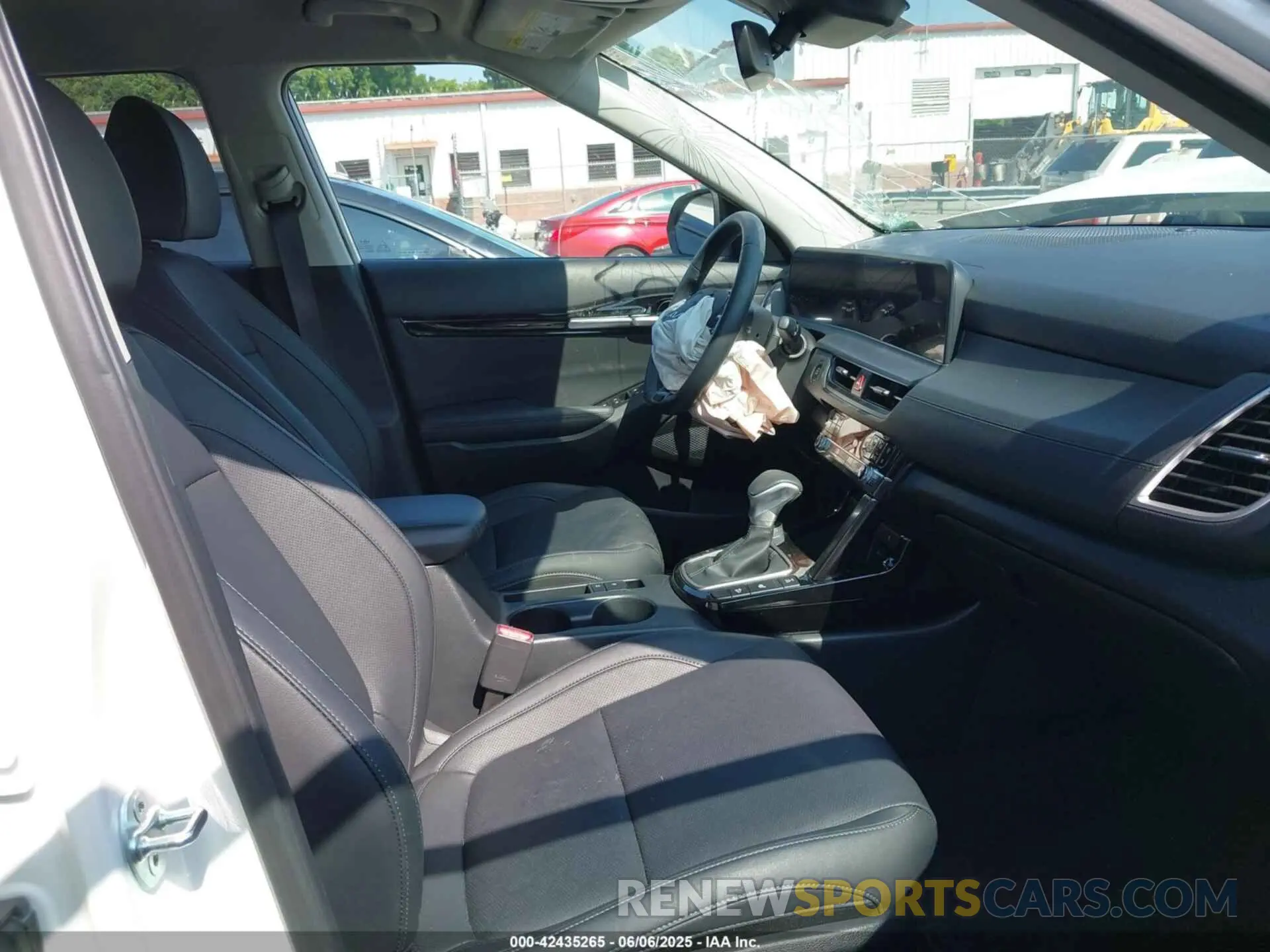 5 Photograph of a damaged car KNDETCA75R7588007 KIA SELTOS 2024