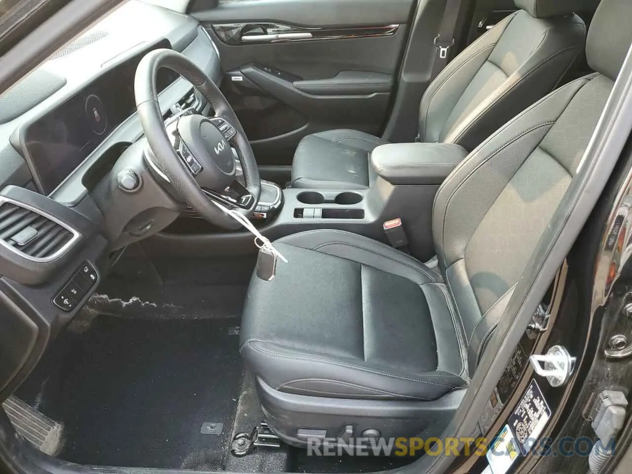 8 Photograph of a damaged car KNDETCA76R7658078 KIA SELTOS 2024