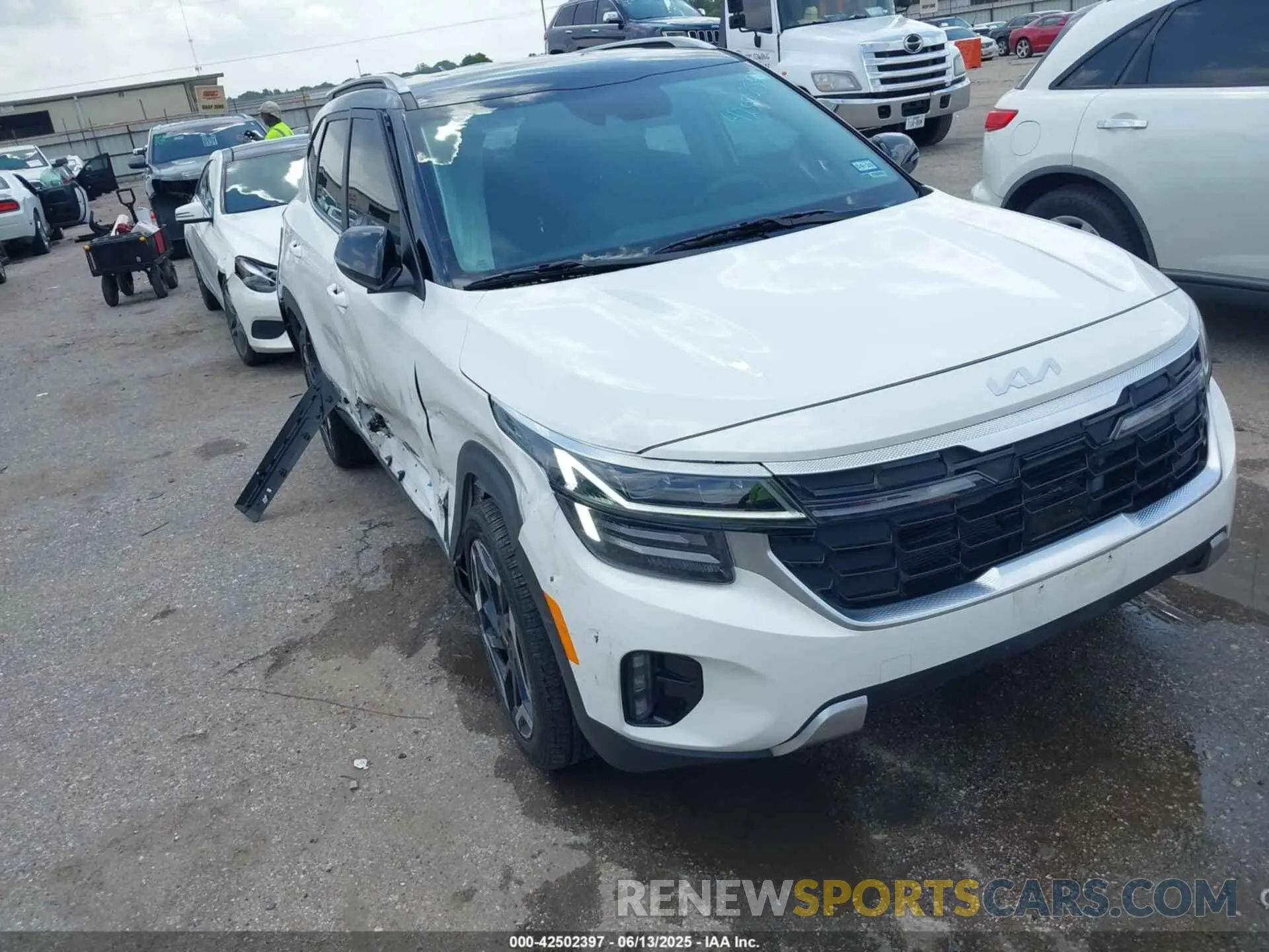1 Фотография поврежденного автомобиля KNDETCA78R7600389 KIA SELTOS 2024