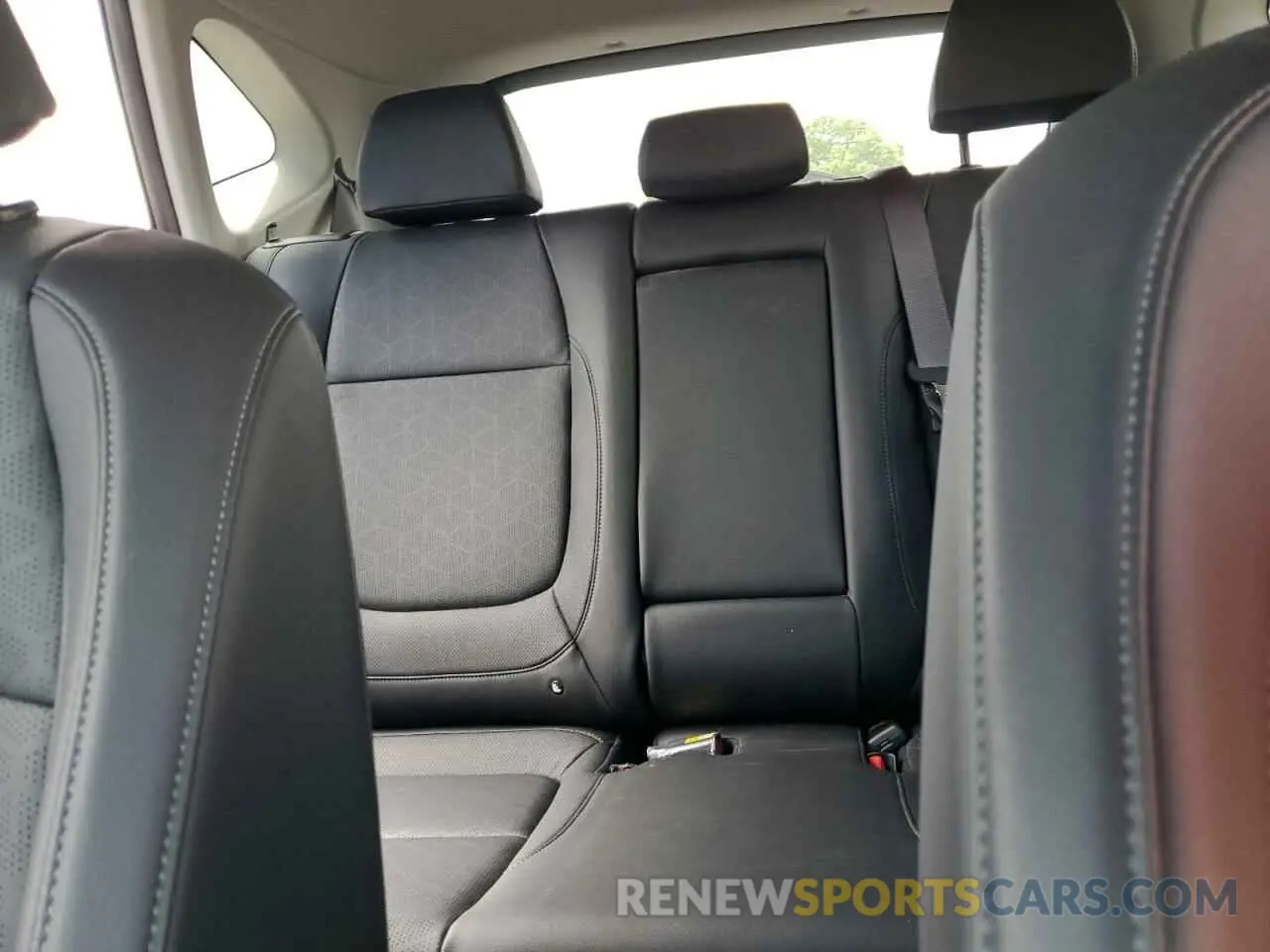 10 Фотография поврежденного автомобиля KNDETCA79R7557018 KIA SELTOS 2024