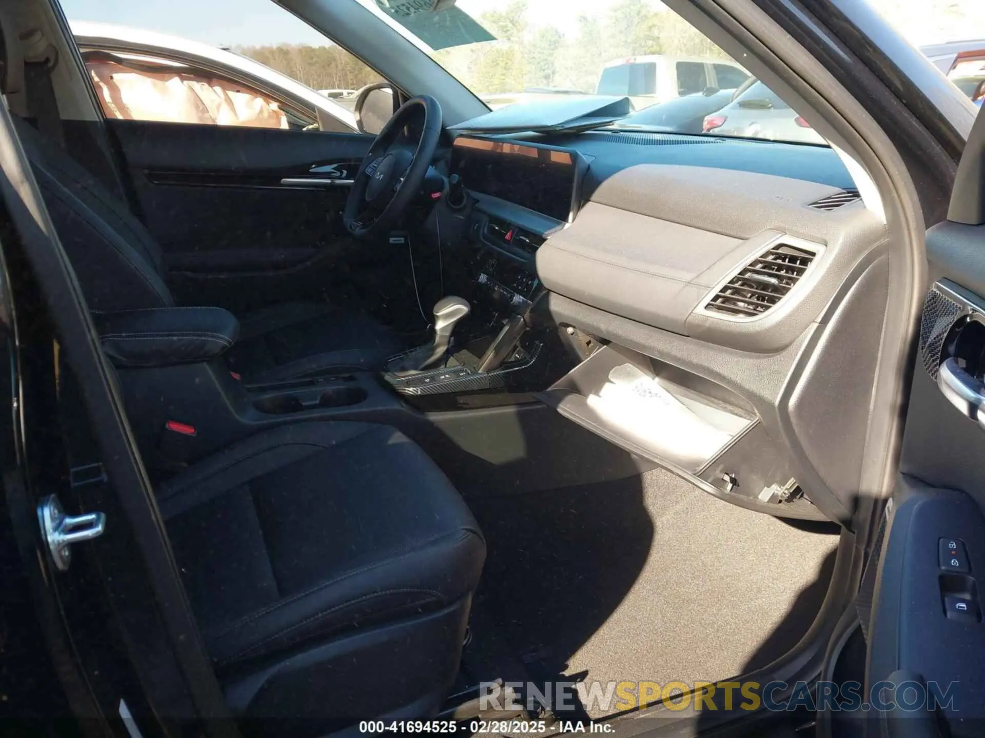 5 Photograph of a damaged car KNDETCA79R7584915 KIA SELTOS 2024