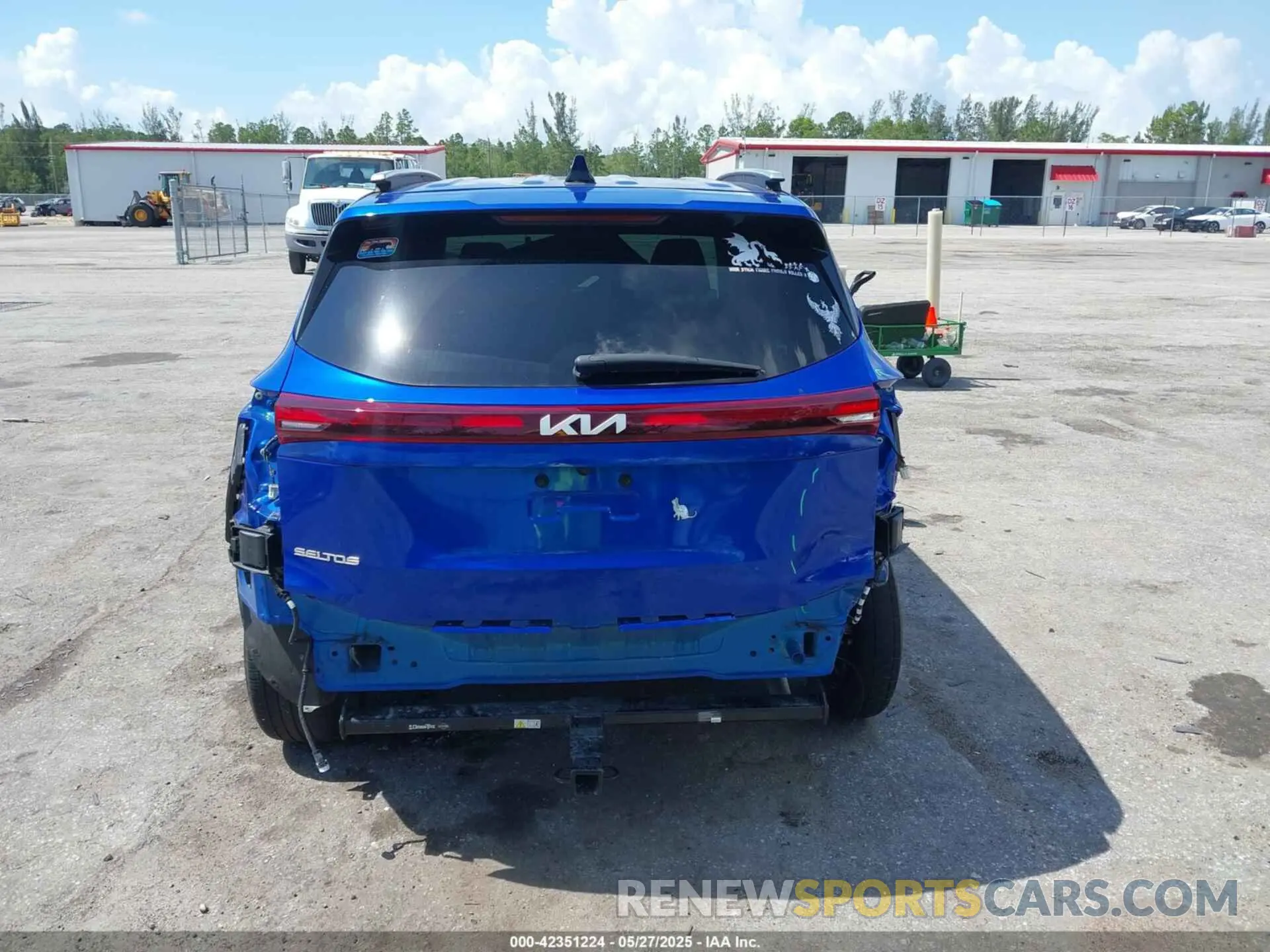 17 Photograph of a damaged car KNDEU2AA1R7615223 KIA SELTOS 2024