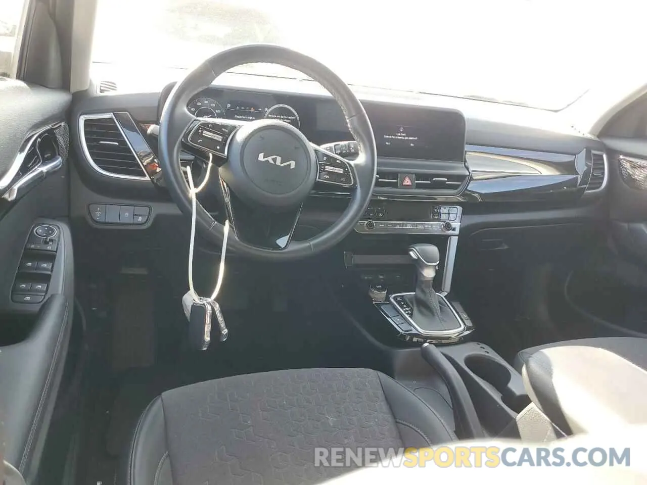 8 Фотография поврежденного автомобиля KNDEU2AA1R7655429 KIA SELTOS 2024