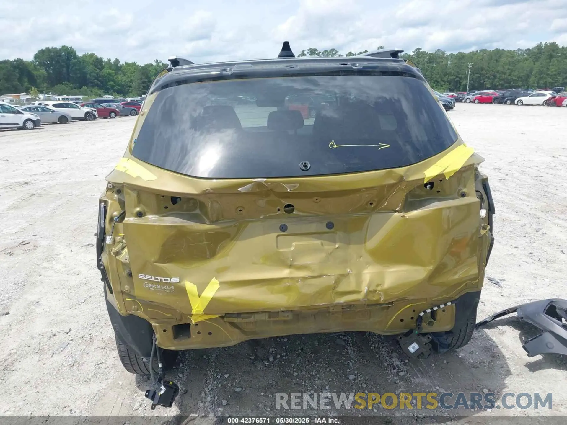 17 Photograph of a damaged car KNDEU2AA2R7553721 KIA SELTOS 2024