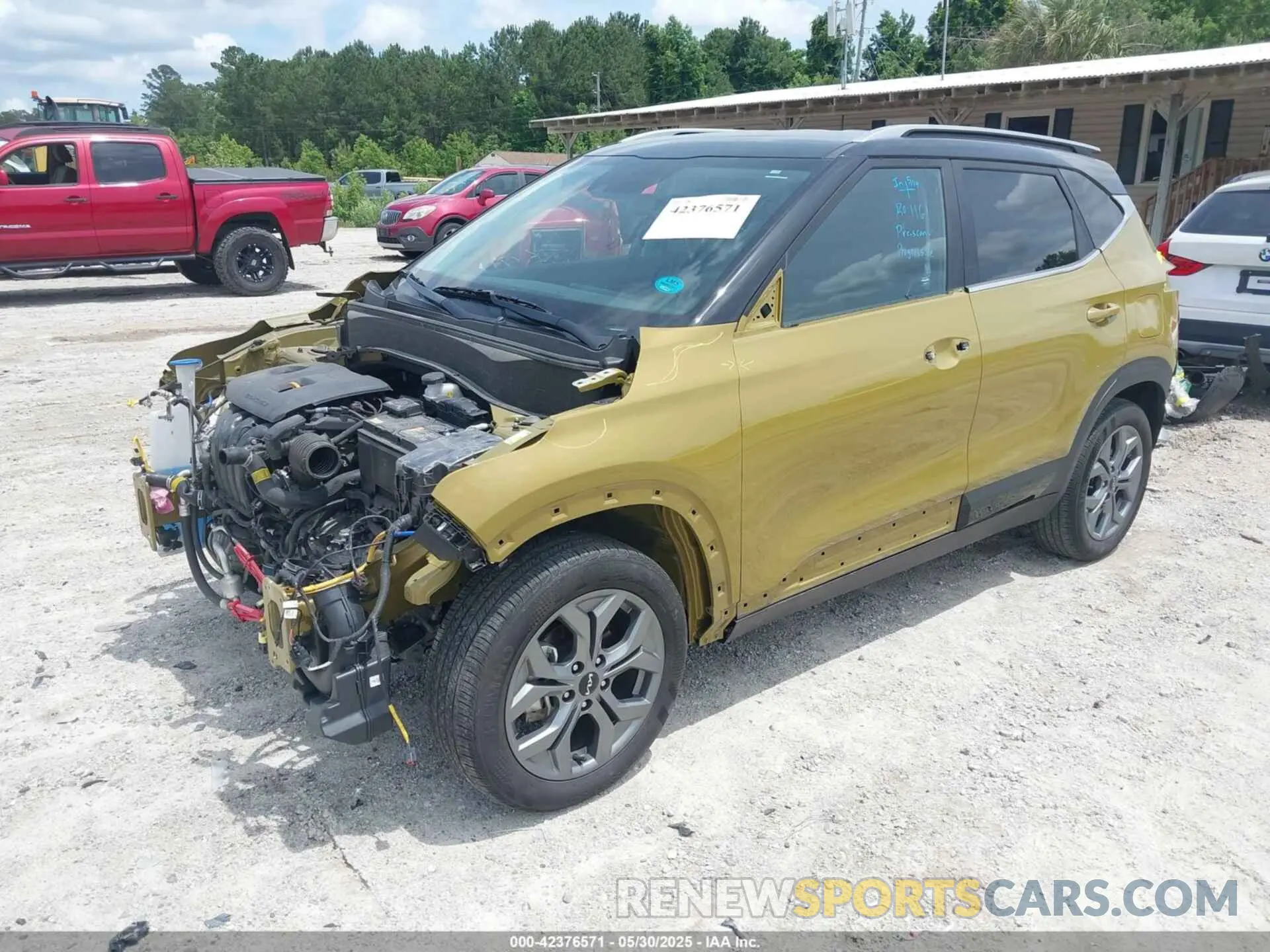 2 Photograph of a damaged car KNDEU2AA2R7553721 KIA SELTOS 2024