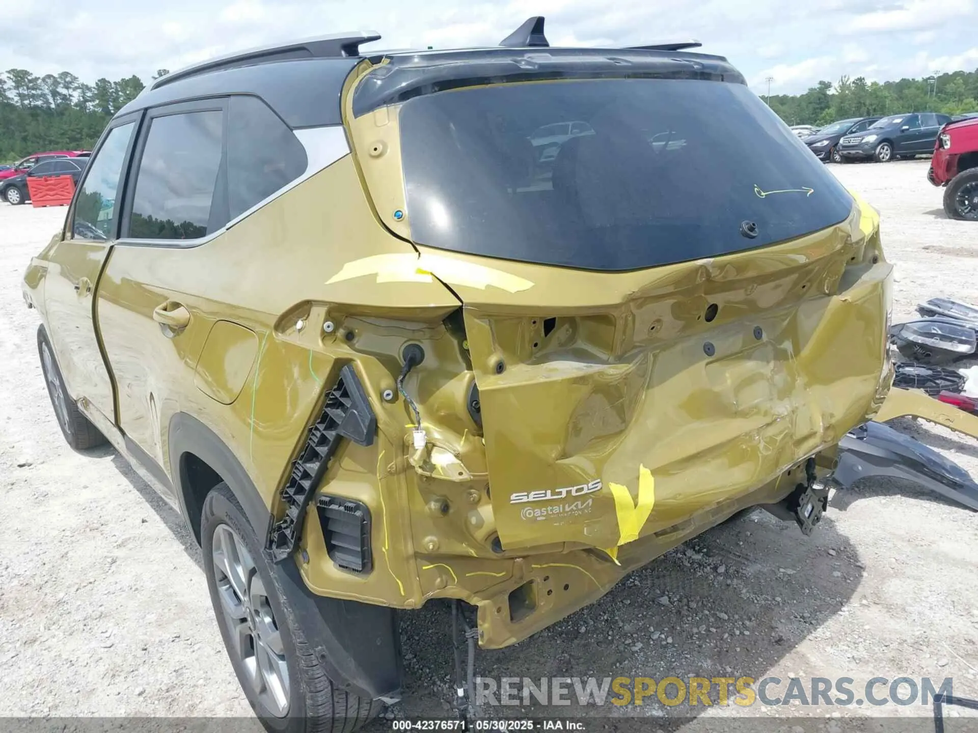 21 Photograph of a damaged car KNDEU2AA2R7553721 KIA SELTOS 2024