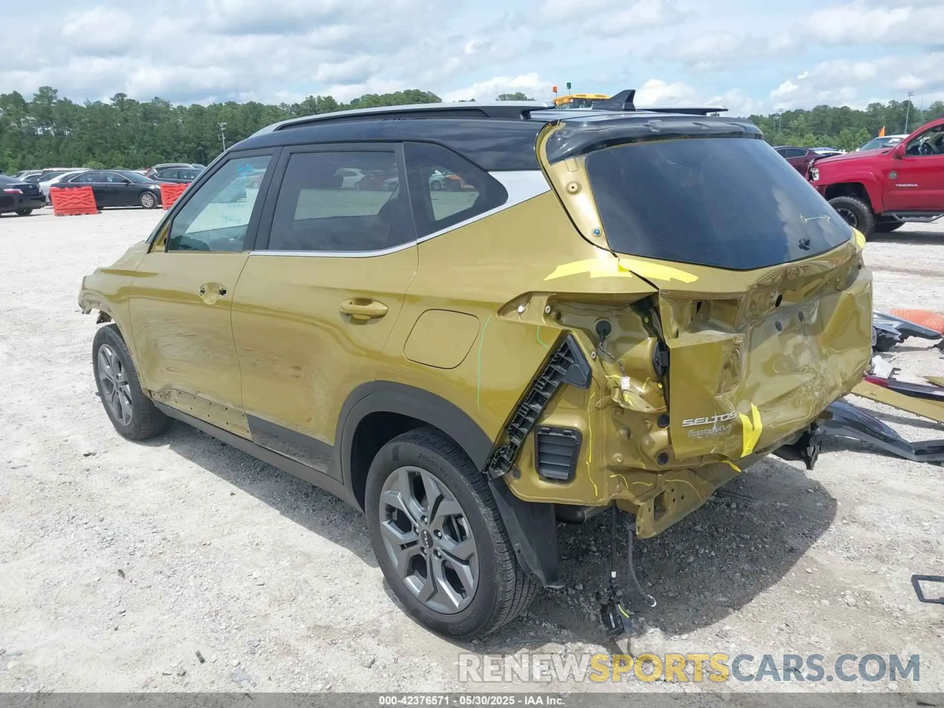 3 Photograph of a damaged car KNDEU2AA2R7553721 KIA SELTOS 2024