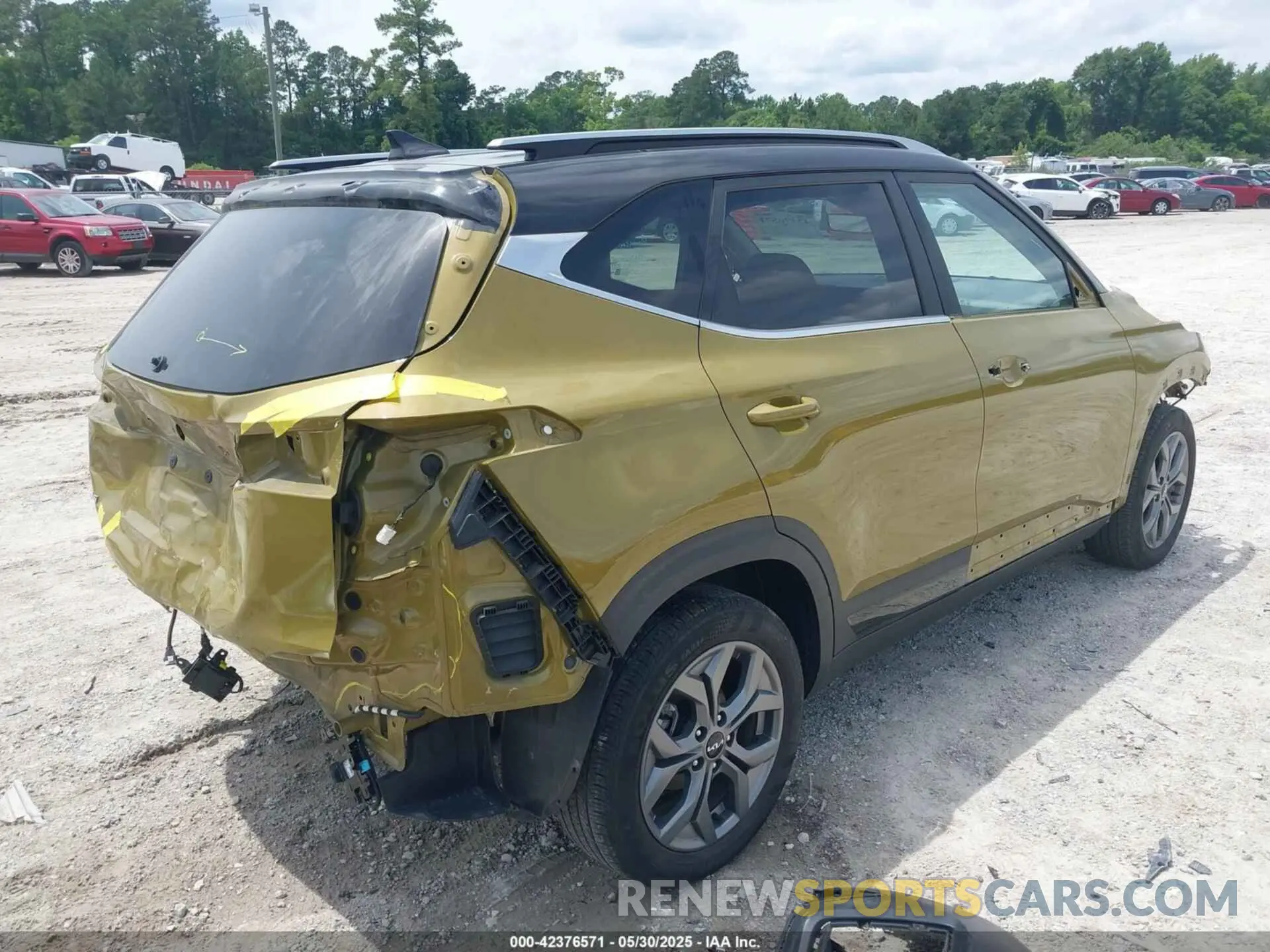 4 Photograph of a damaged car KNDEU2AA2R7553721 KIA SELTOS 2024