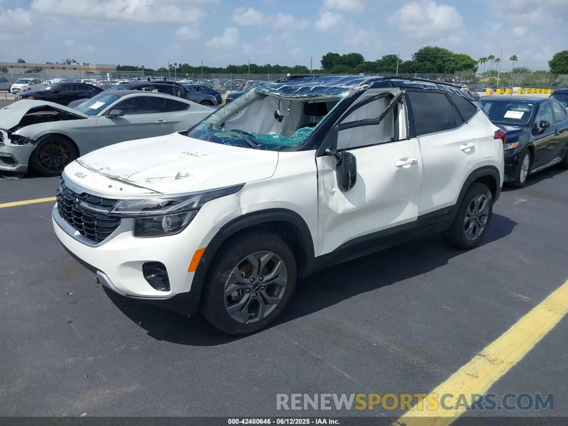 2 Photograph of a damaged car KNDEU2AA2R7629597 KIA SELTOS 2024
