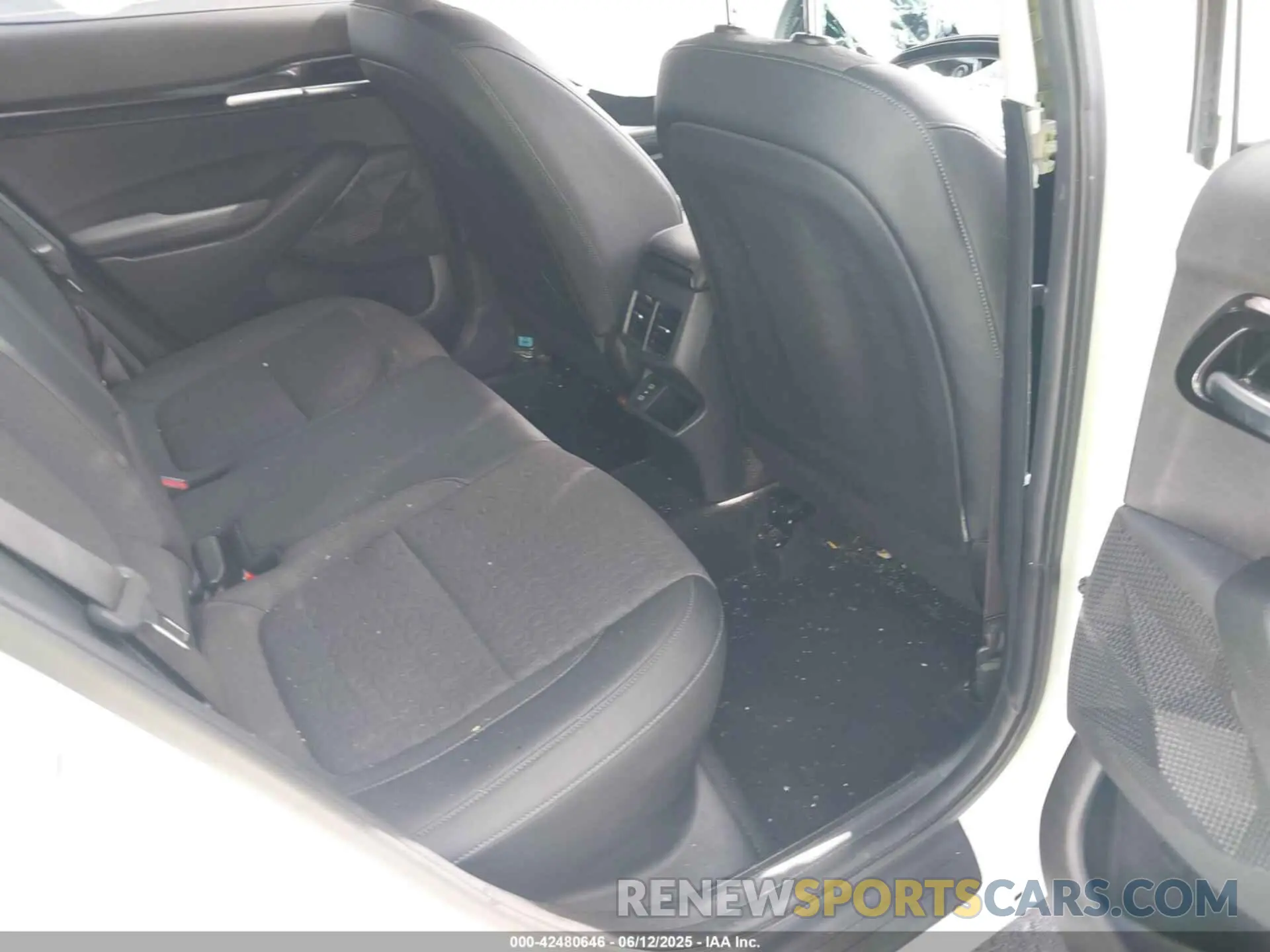8 Photograph of a damaged car KNDEU2AA2R7629597 KIA SELTOS 2024