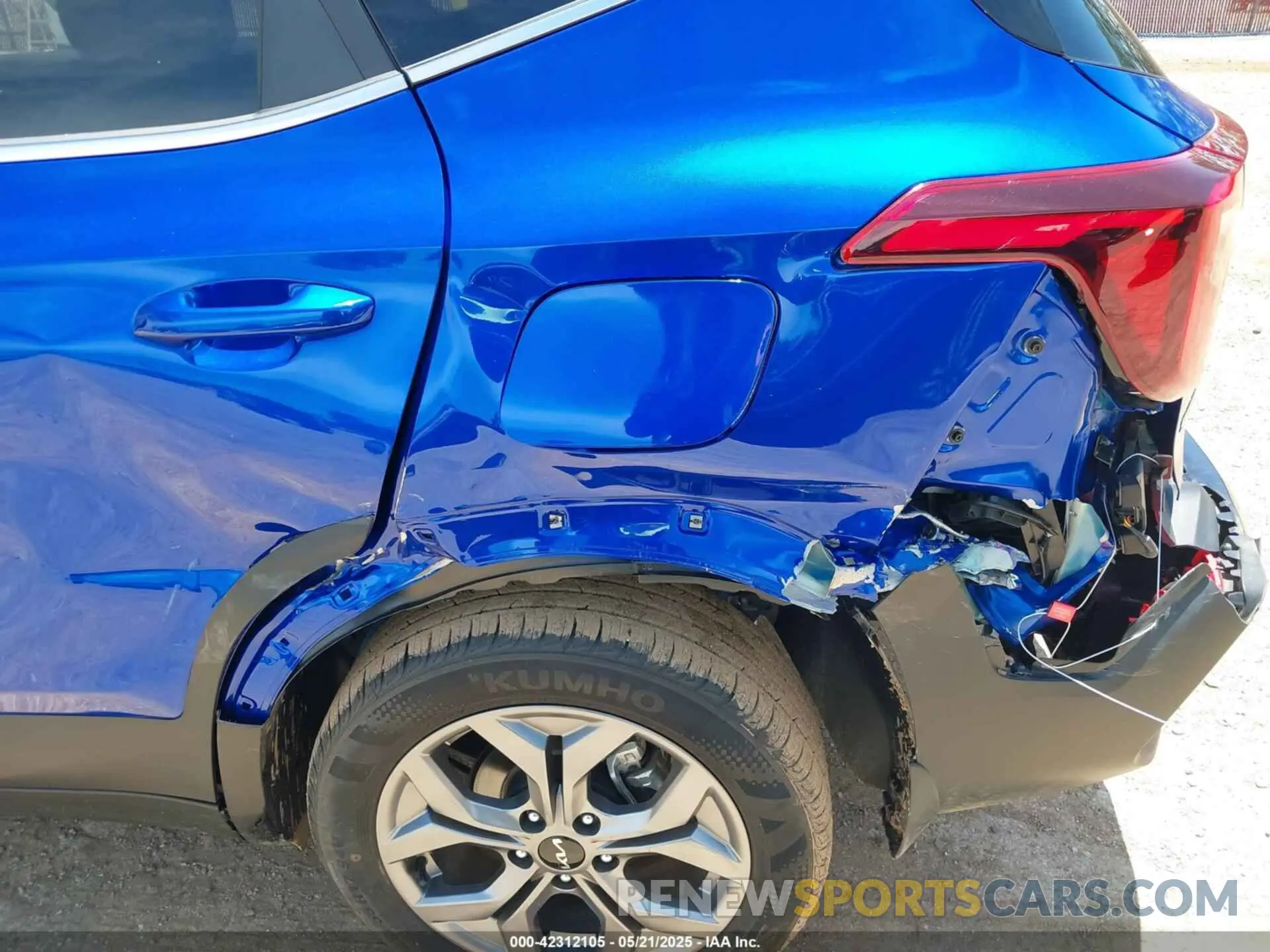 17 Photograph of a damaged car KNDEU2AA4R7654467 KIA SELTOS 2024