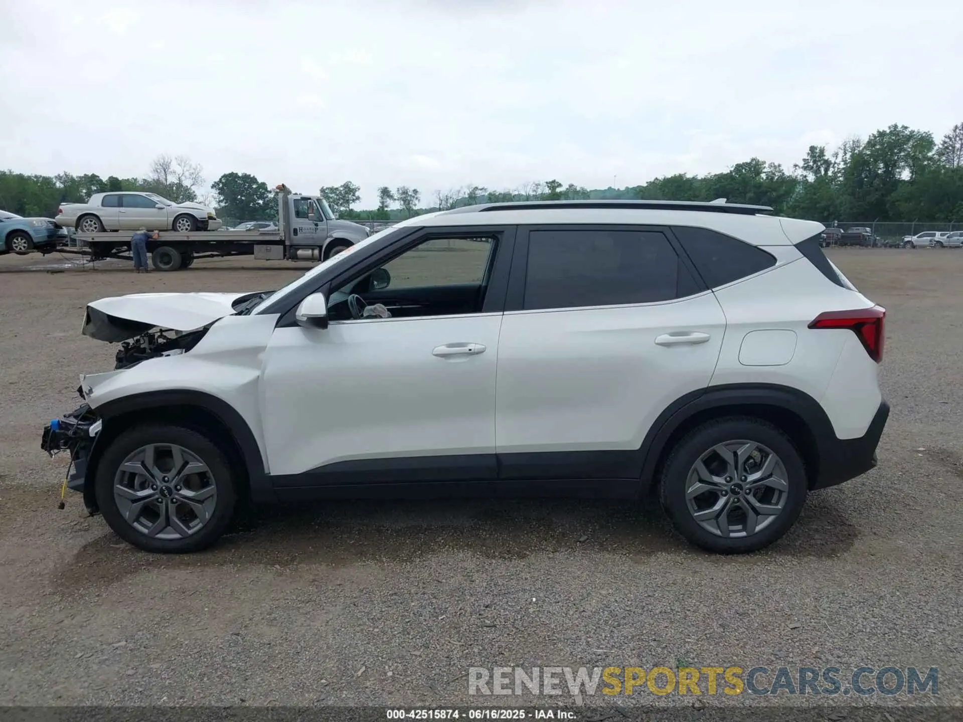 15 Photograph of a damaged car KNDEU2AA5R7508160 KIA SELTOS 2024