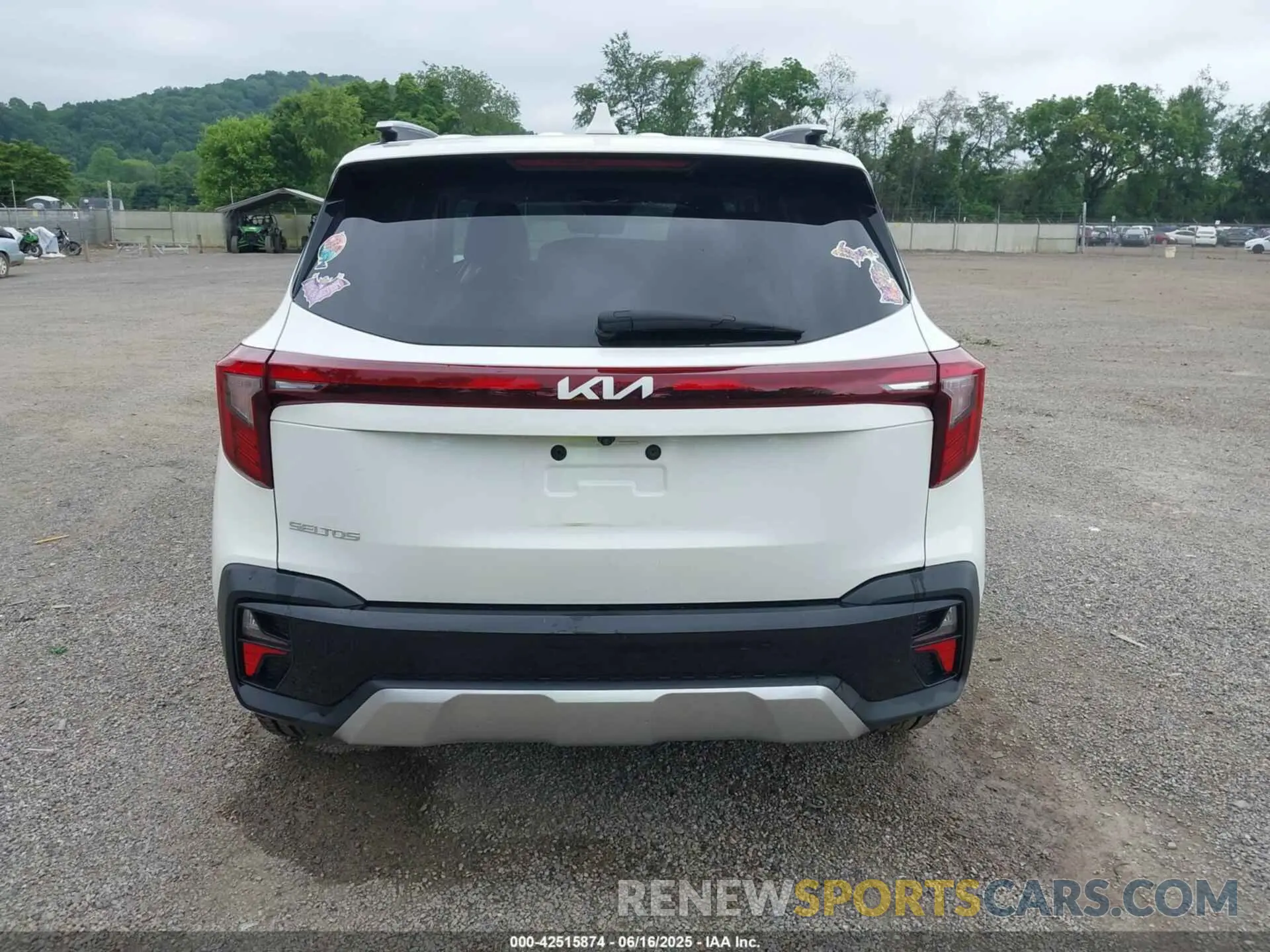 17 Photograph of a damaged car KNDEU2AA5R7508160 KIA SELTOS 2024