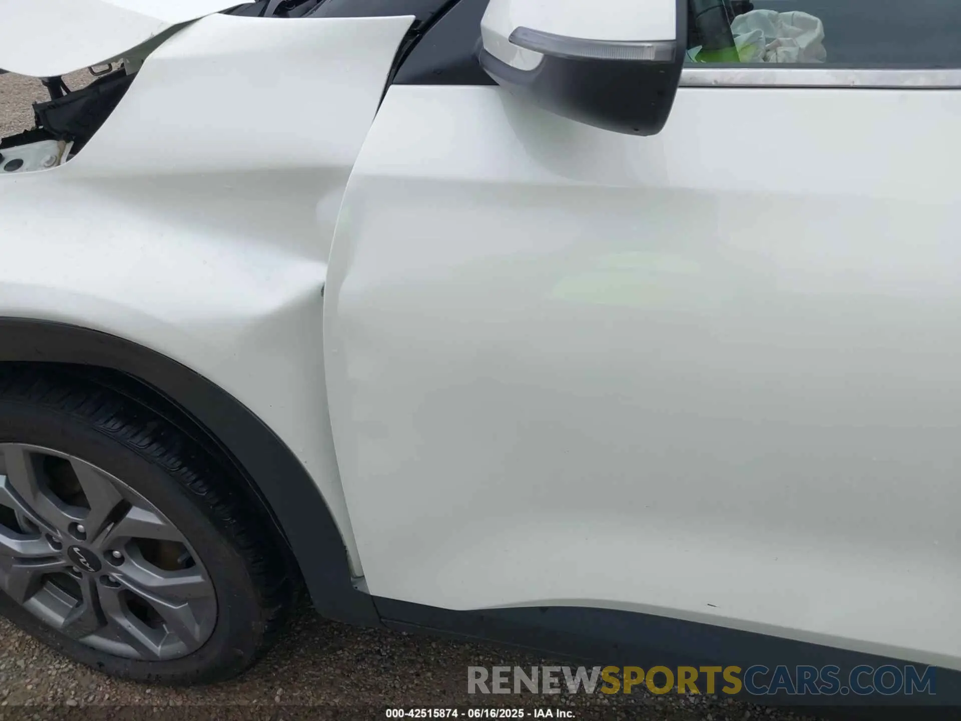 19 Photograph of a damaged car KNDEU2AA5R7508160 KIA SELTOS 2024