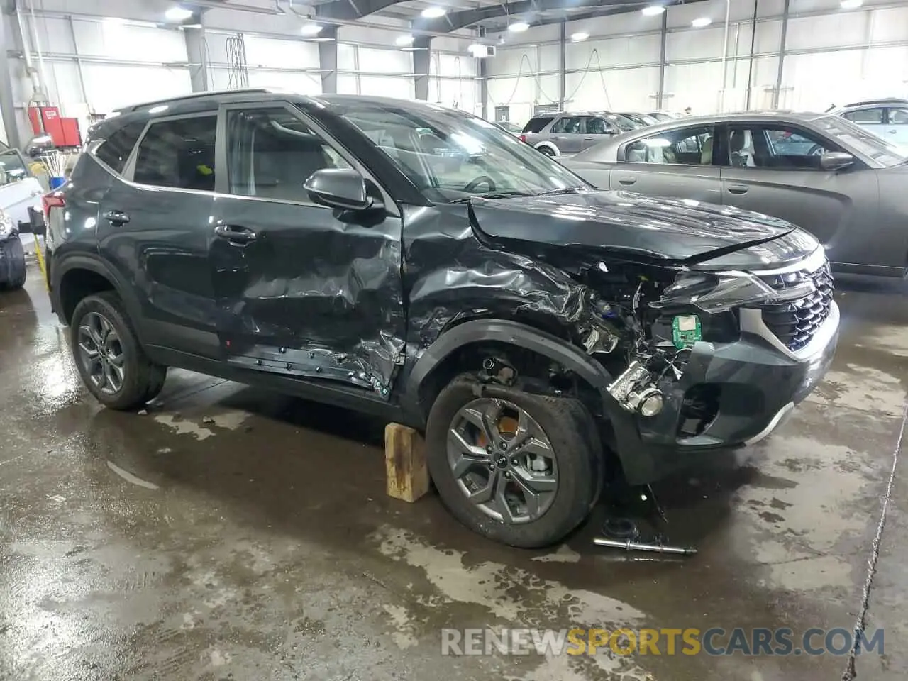 4 Photograph of a damaged car KNDEU2AA7R7615498 KIA SELTOS 2024