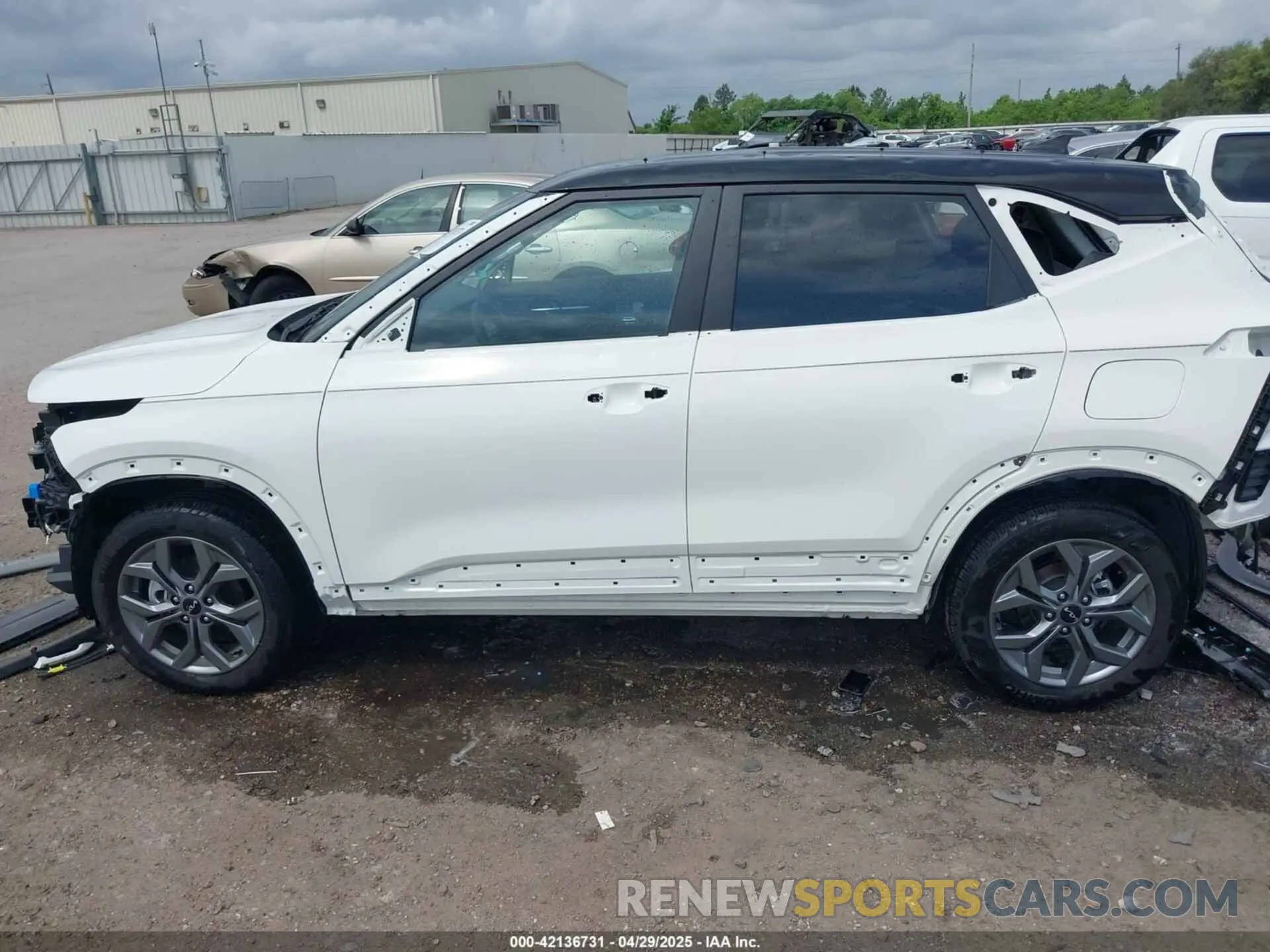 15 Photograph of a damaged car KNDEU2AA9R7665996 KIA SELTOS 2024